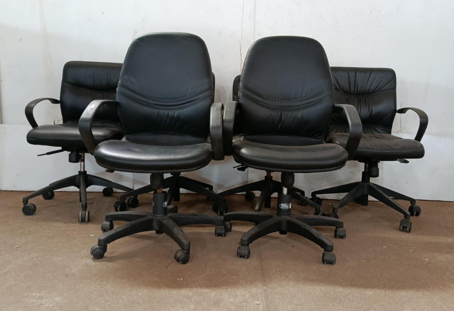 Chaises pivotantes — image 1