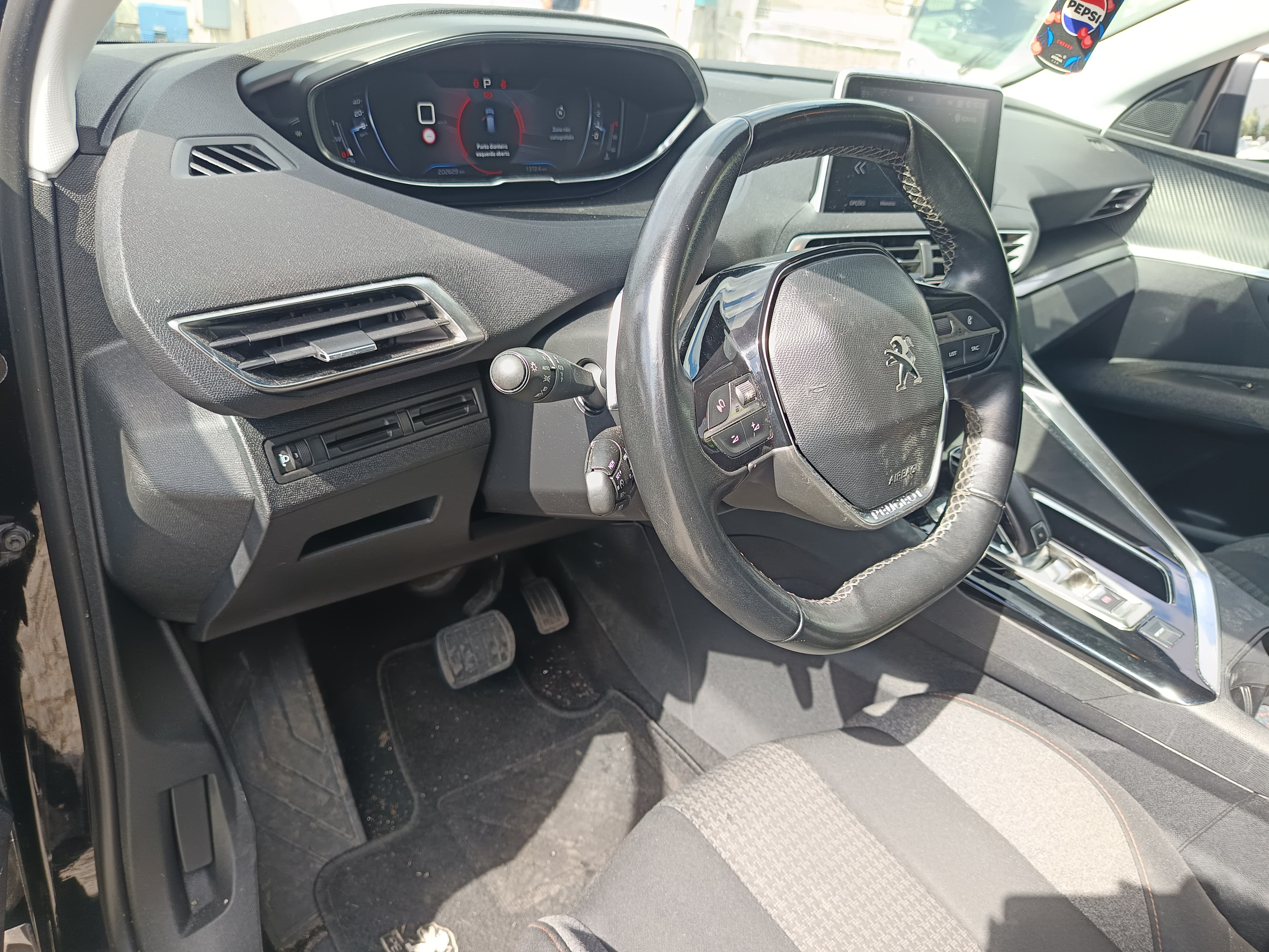 Peugeot 3008 · Ano 2018 — imagen 33