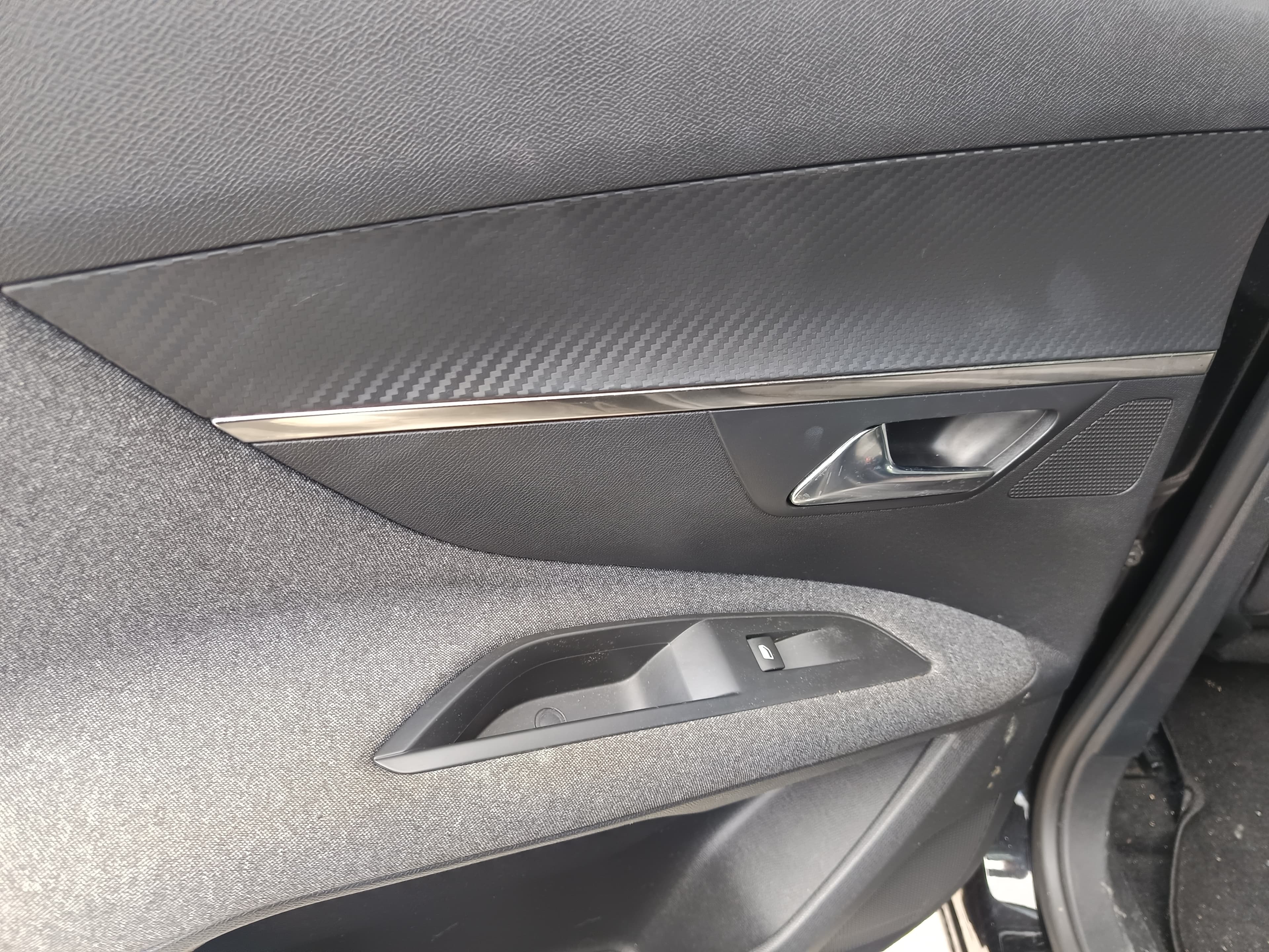 Peugeot 3008 · Ano 2018 — imagen 27
