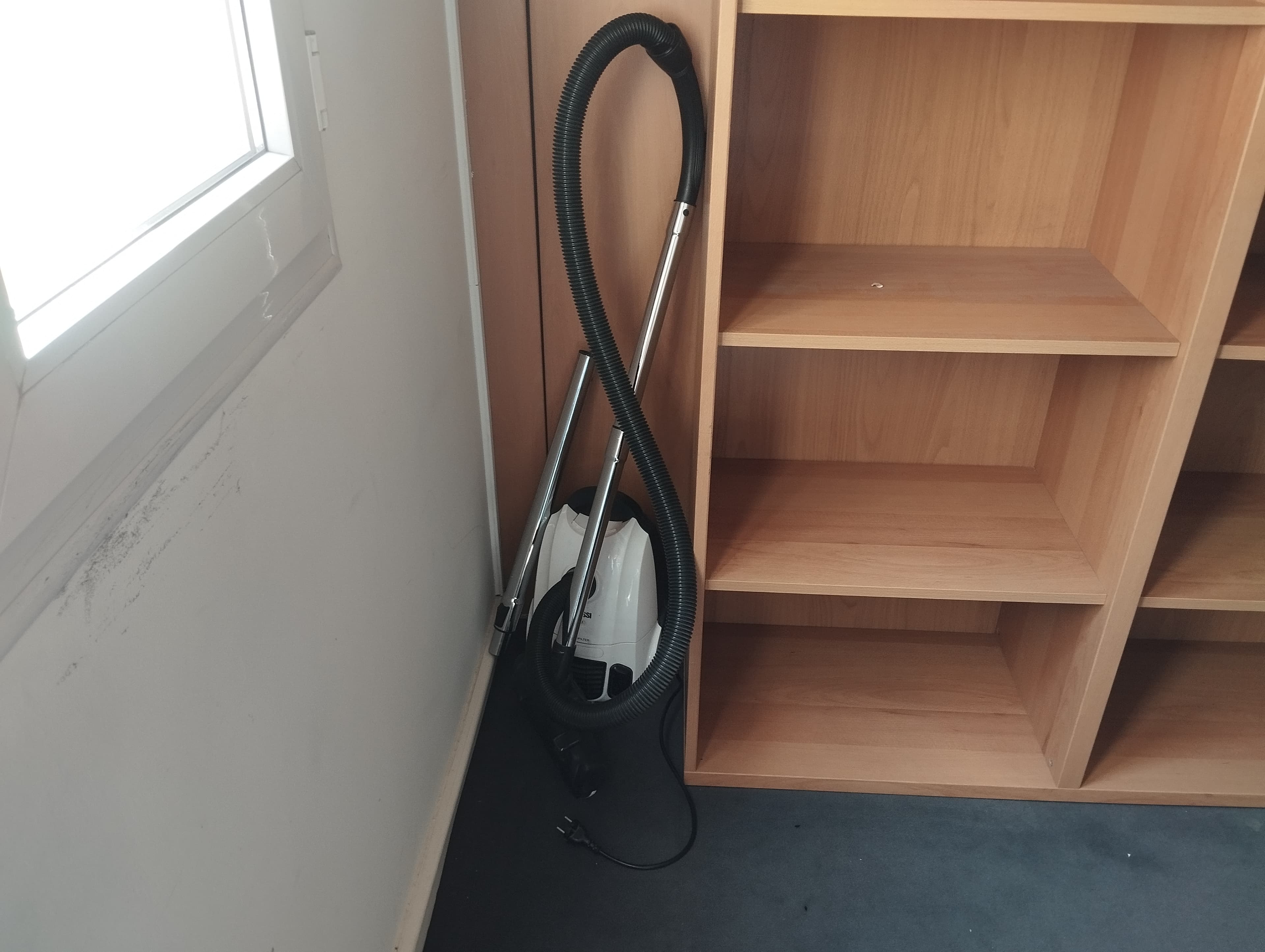Mobiliário e Decoração · Tecnologia — image 25