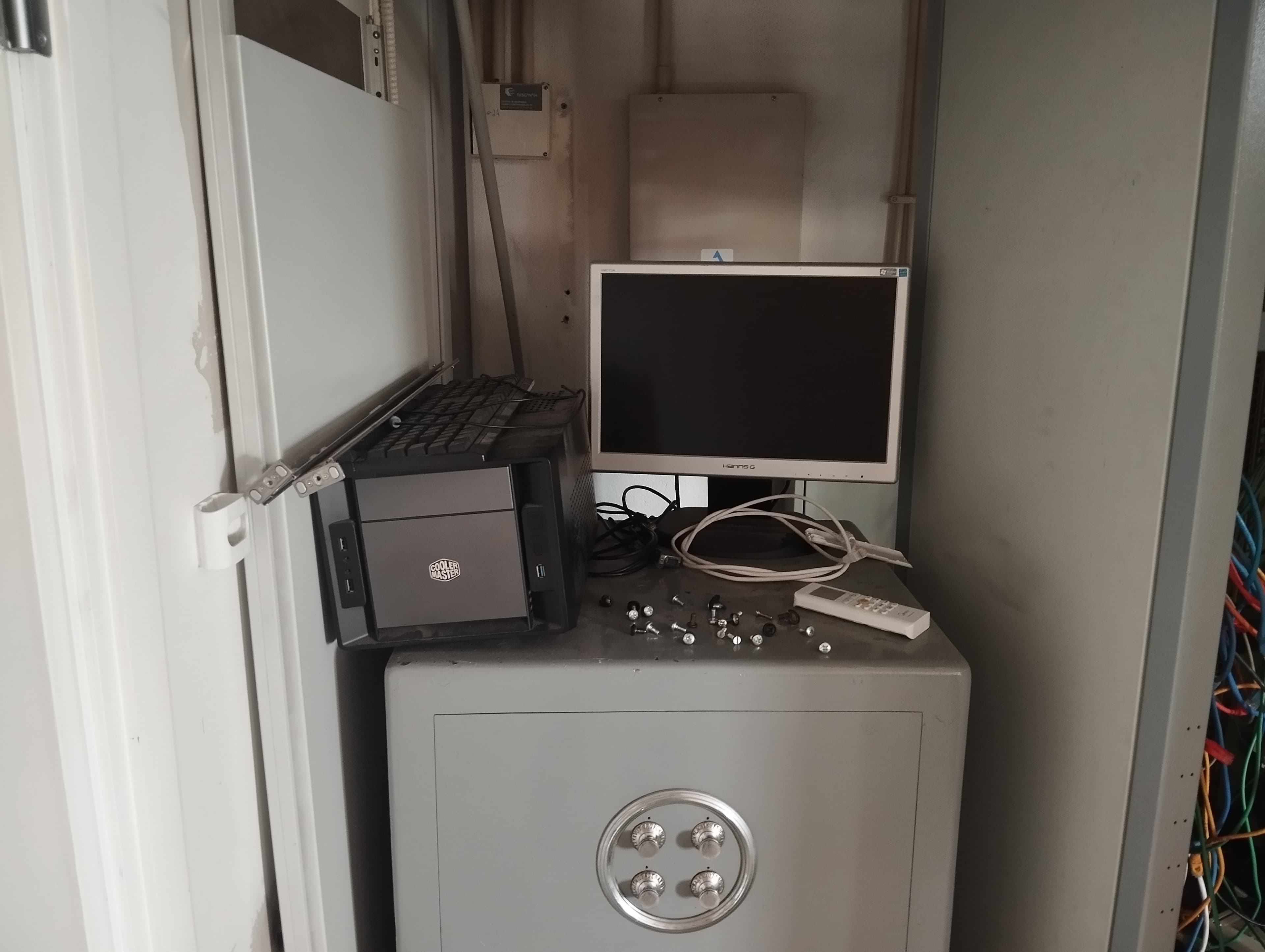 Mobiliário e Decoração · Tecnologia — image 14