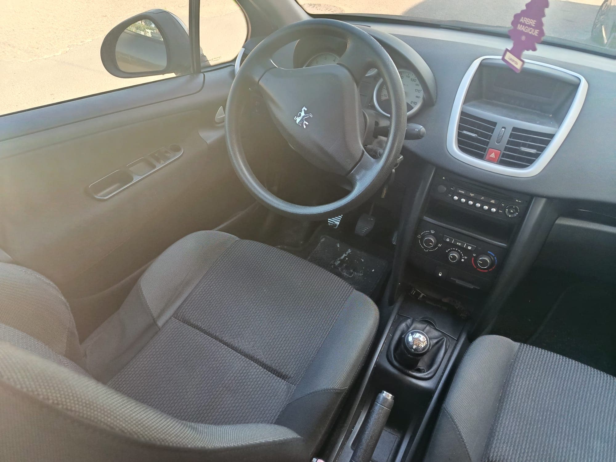 Peugeot 207 · Ano 2010 — image 21