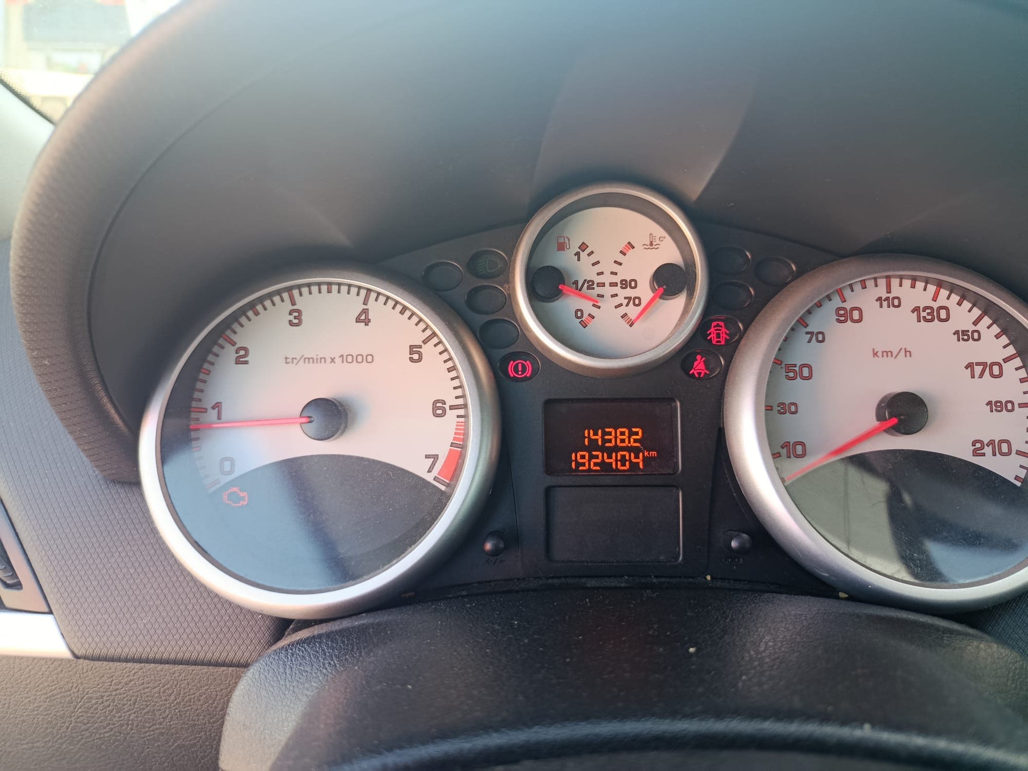 Peugeot 207 · Ano 2010 — image 9