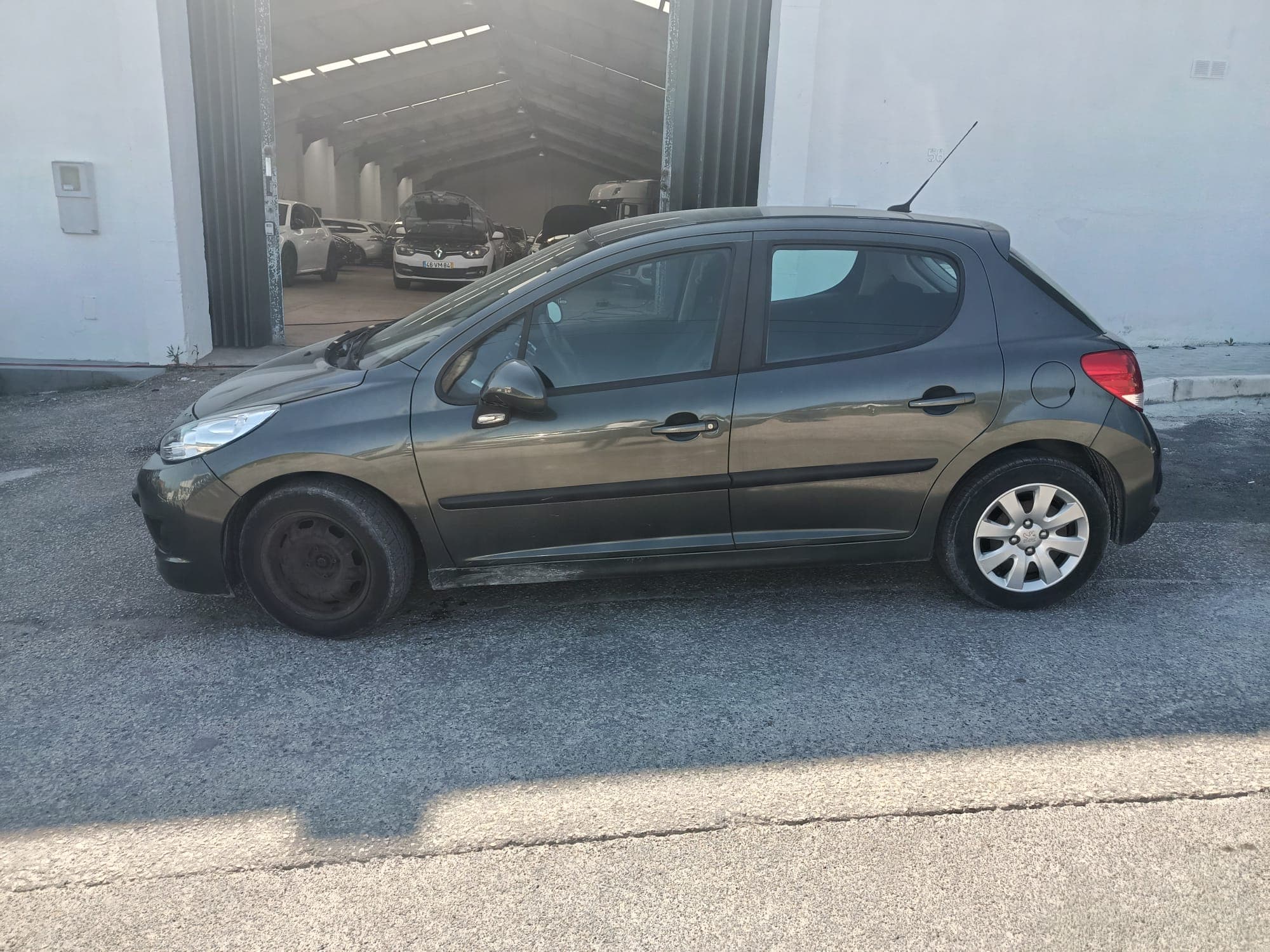 Peugeot 207 · Ano 2010 — image 7