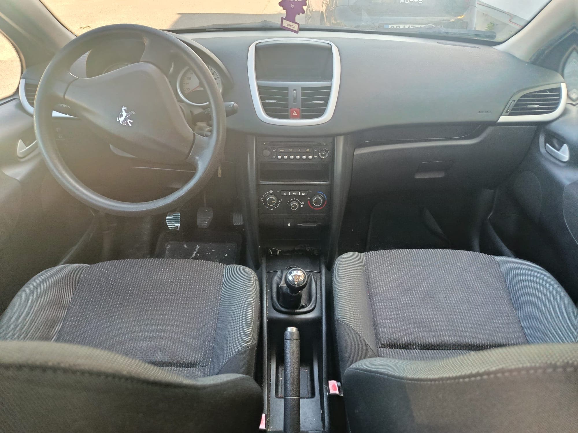 Peugeot 207 · Ano 2010 — image 15
