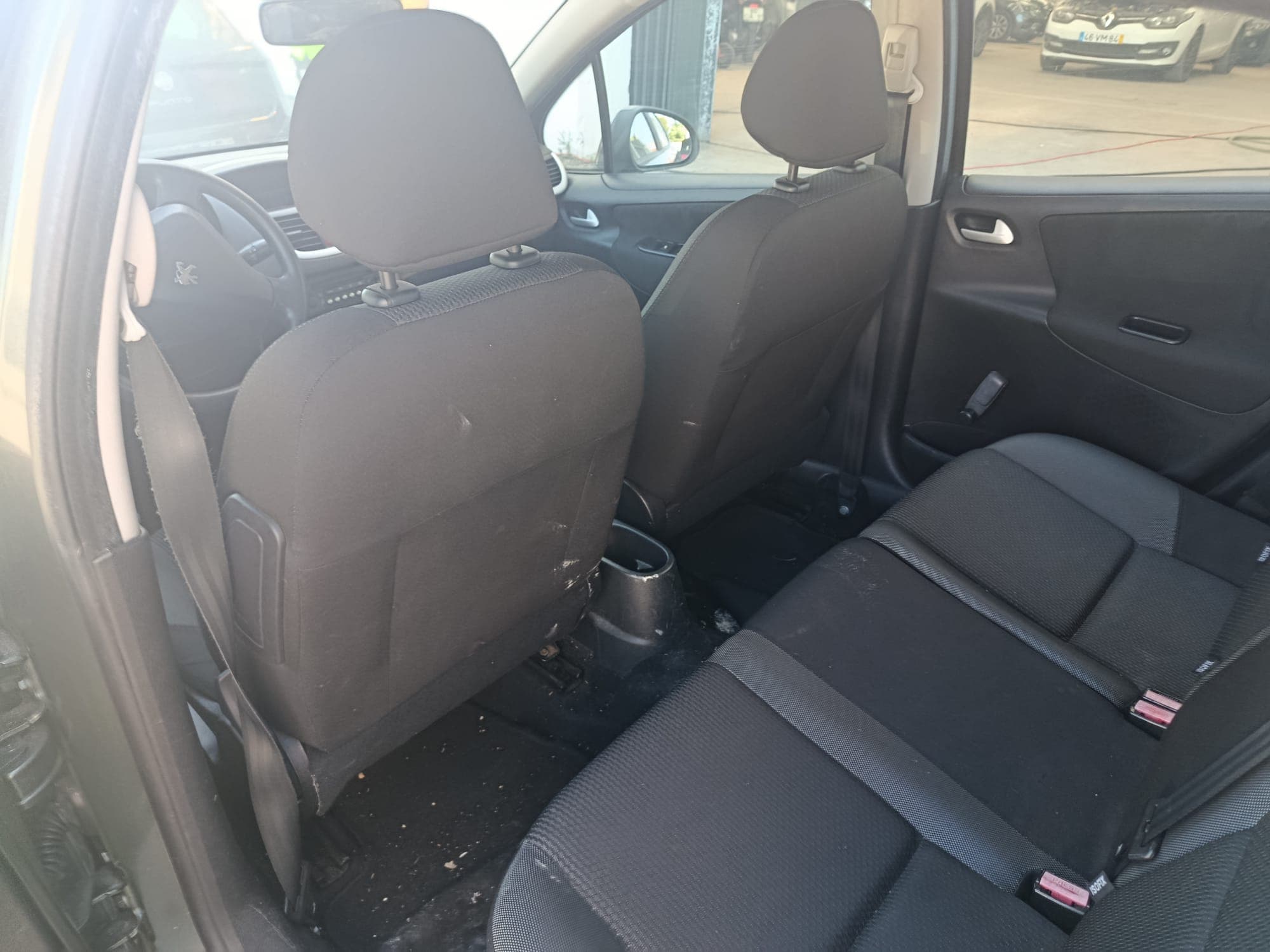 Peugeot 207 · Ano 2010 — image 16