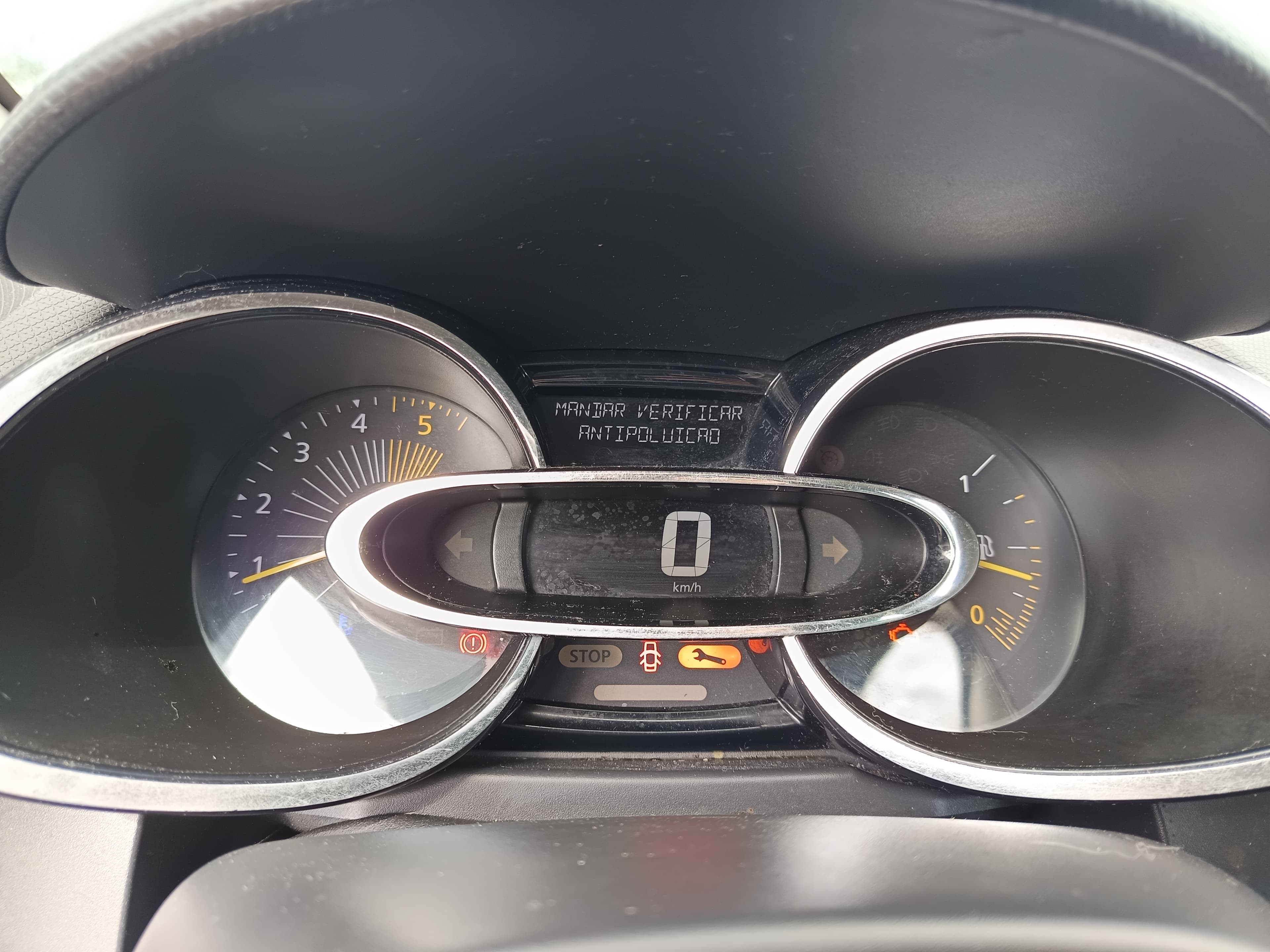 Renault Clio · Ano 2013      Més Outubro — image 50