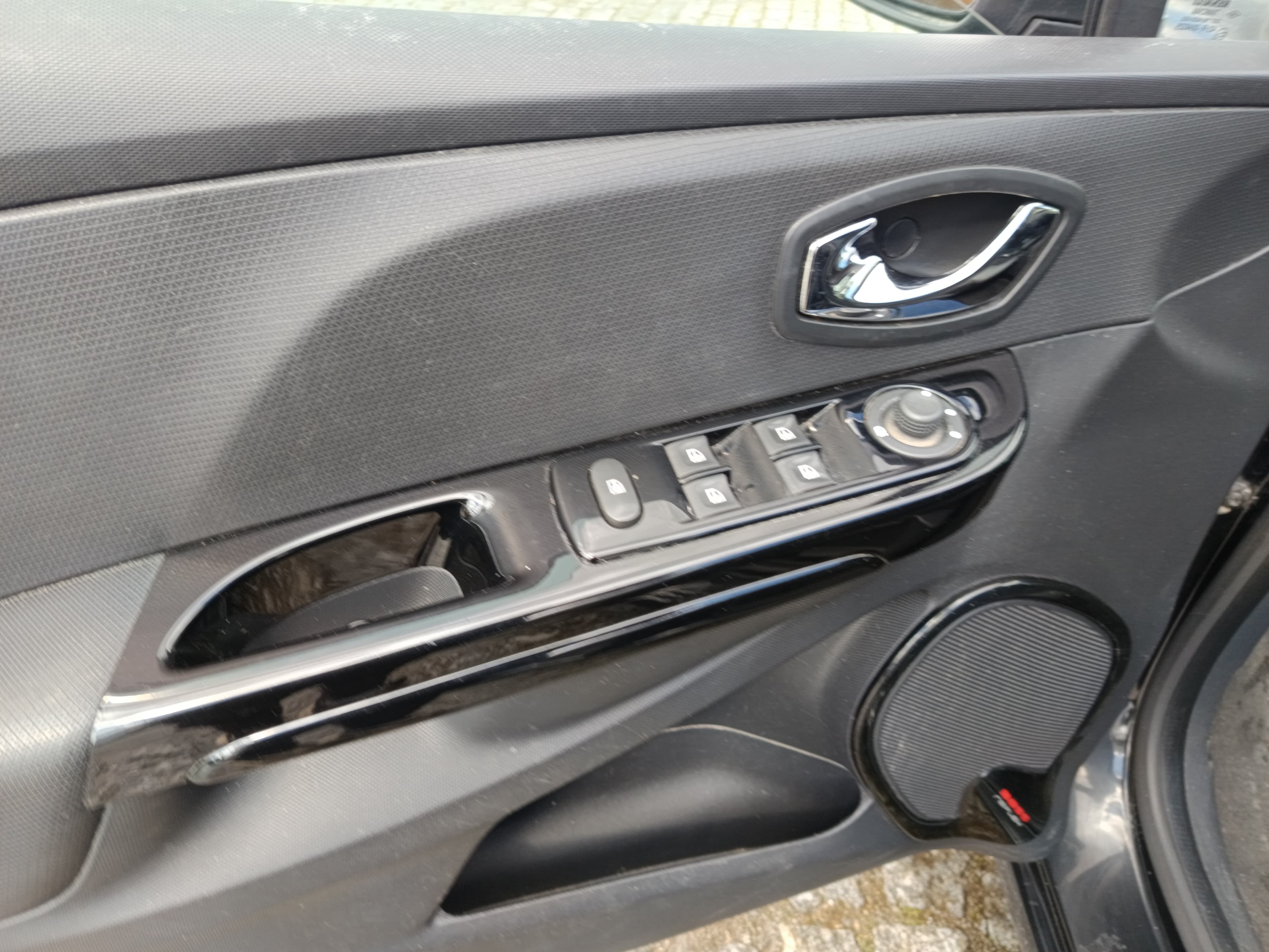 Renault Clio · Ano 2013      Més Outubro — image 40