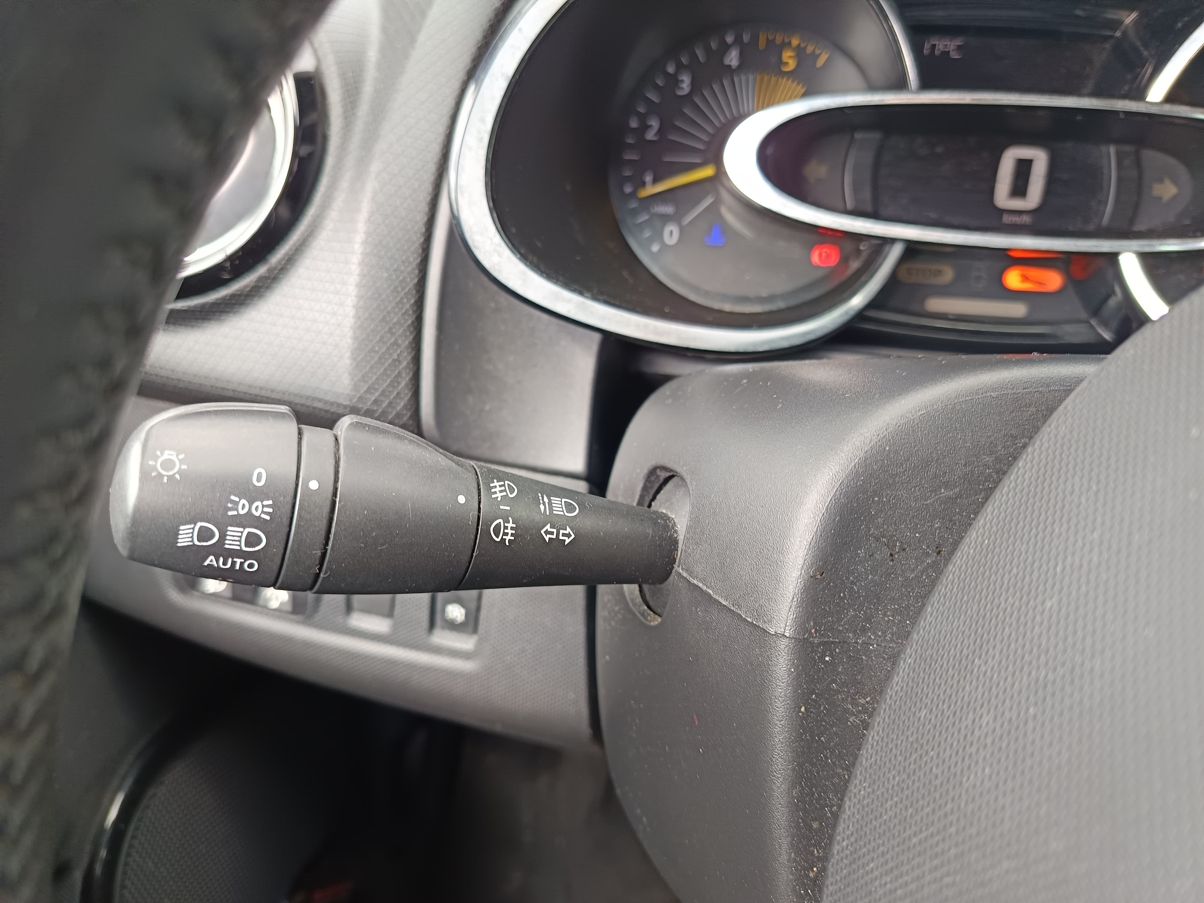 Renault Clio · Ano 2013      Més Outubro — image 52
