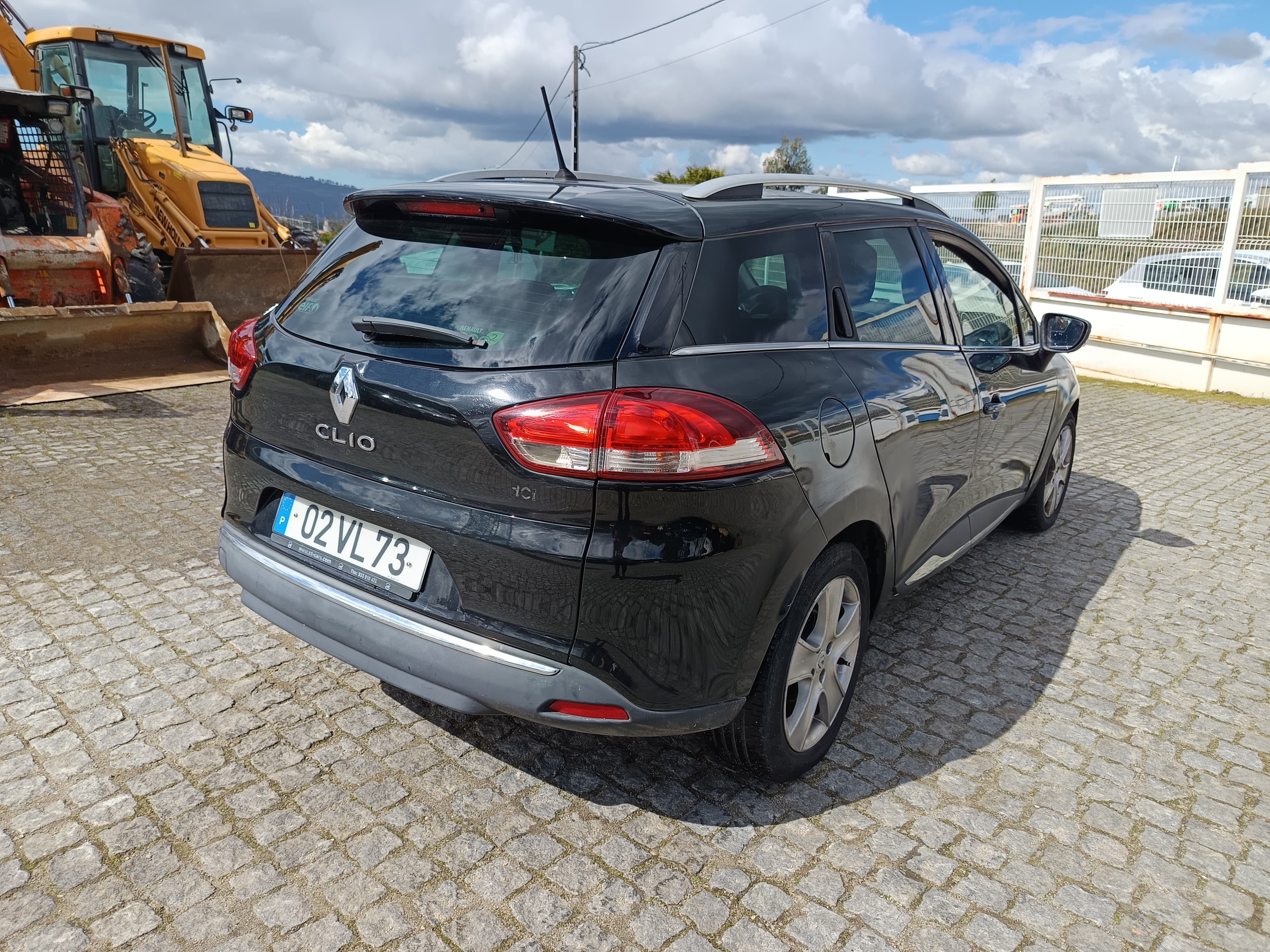 Renault Clio · Ano 2013      Més Outubro — image 4