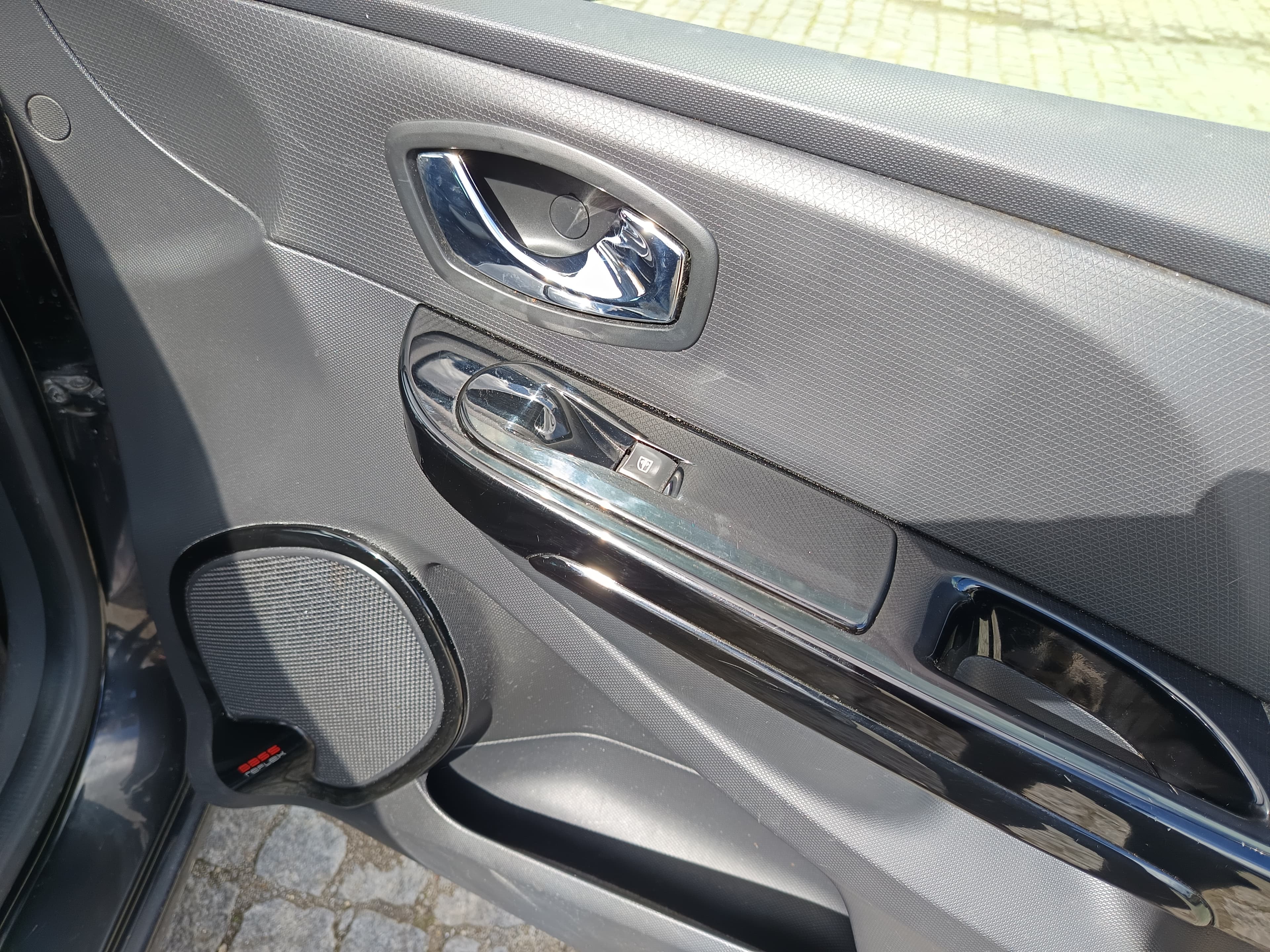 Renault Clio · Ano 2013      Més Outubro — image 34