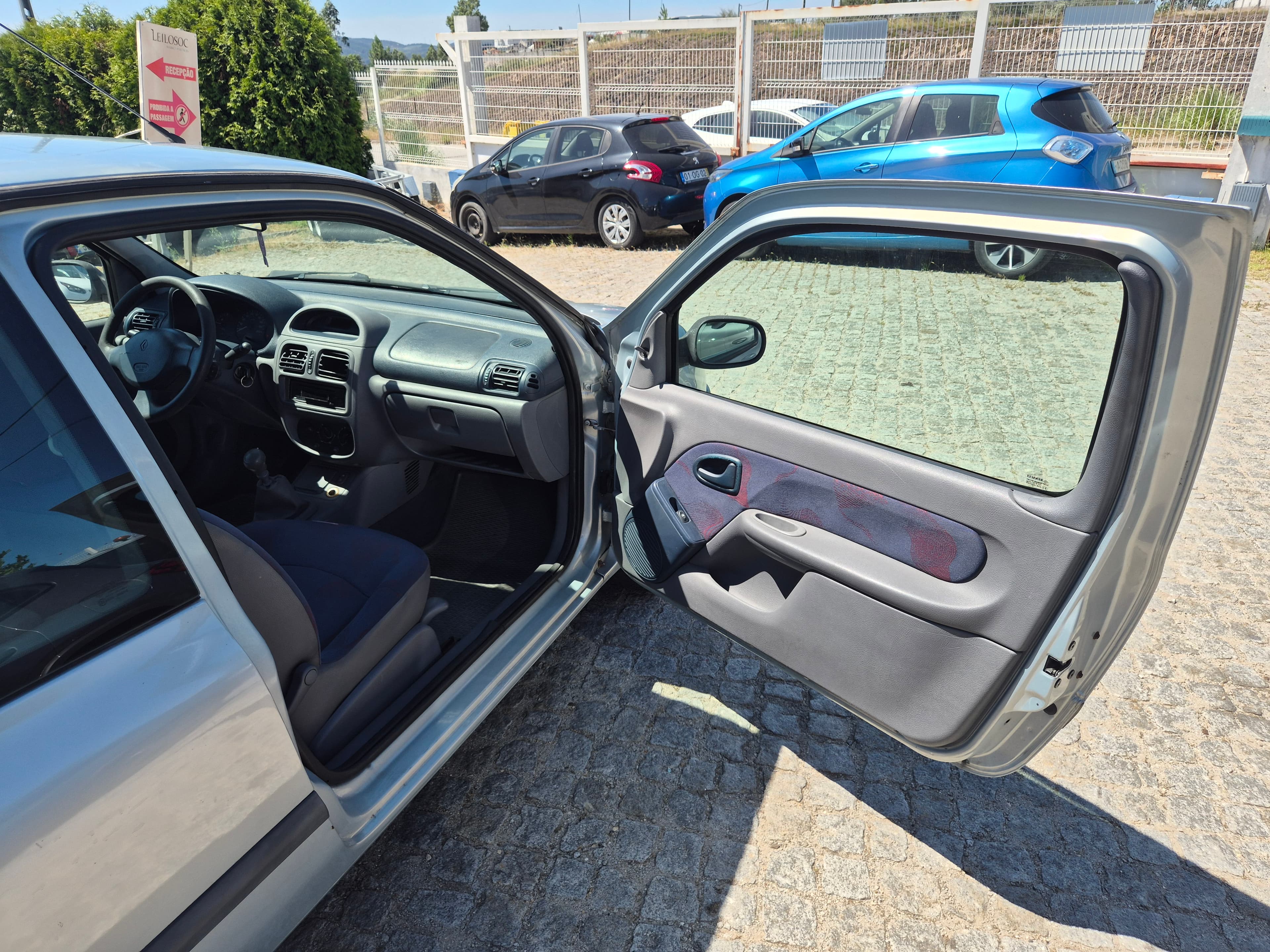 Renault Clio · Año 2001 — imagen 15