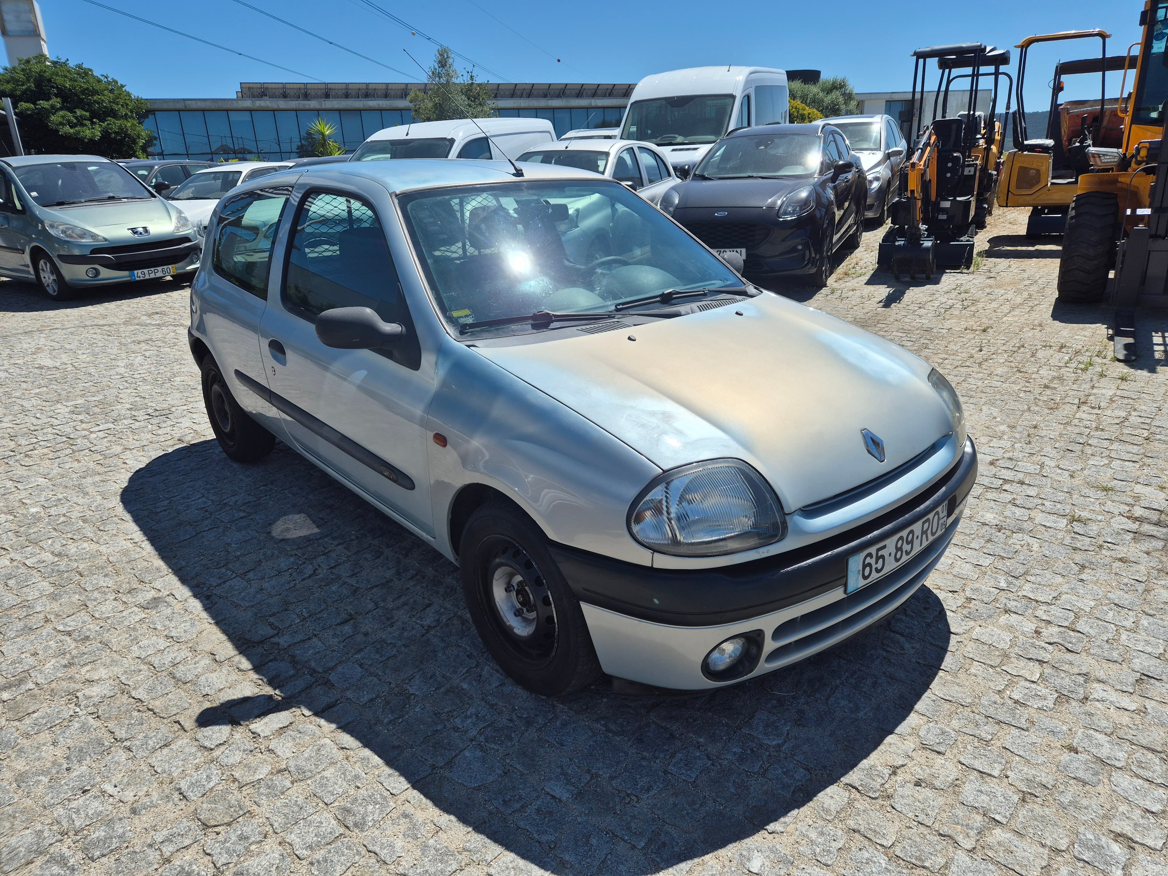 Renault Clio · Año 2001 — imagen 3