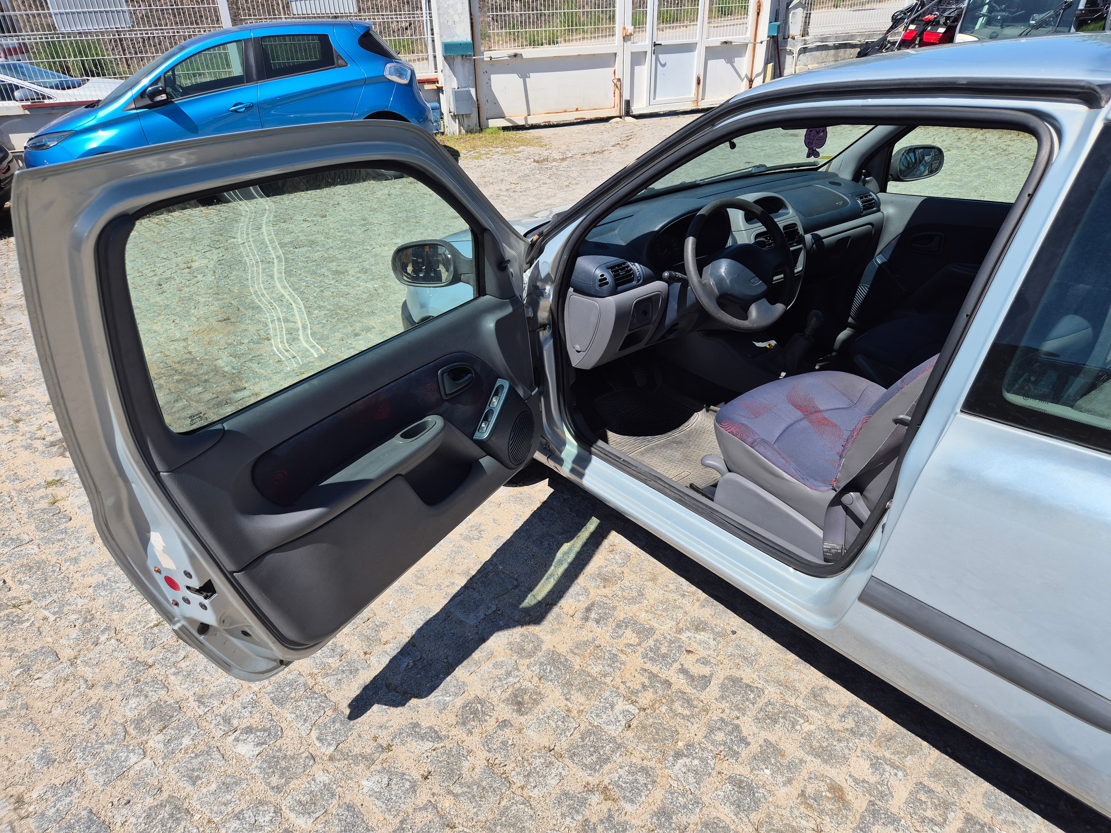 Renault Clio · Año 2001 — imagen 18