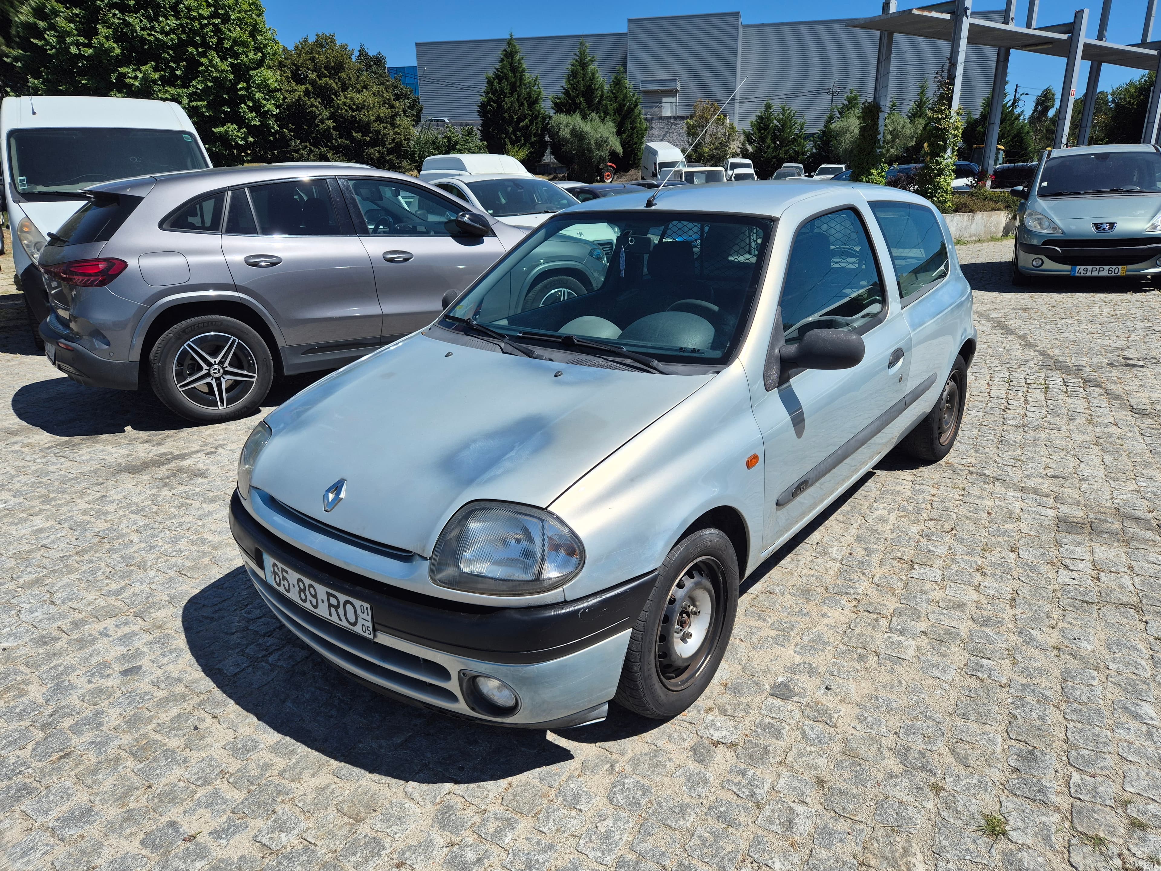 Renault Clio · Año 2001