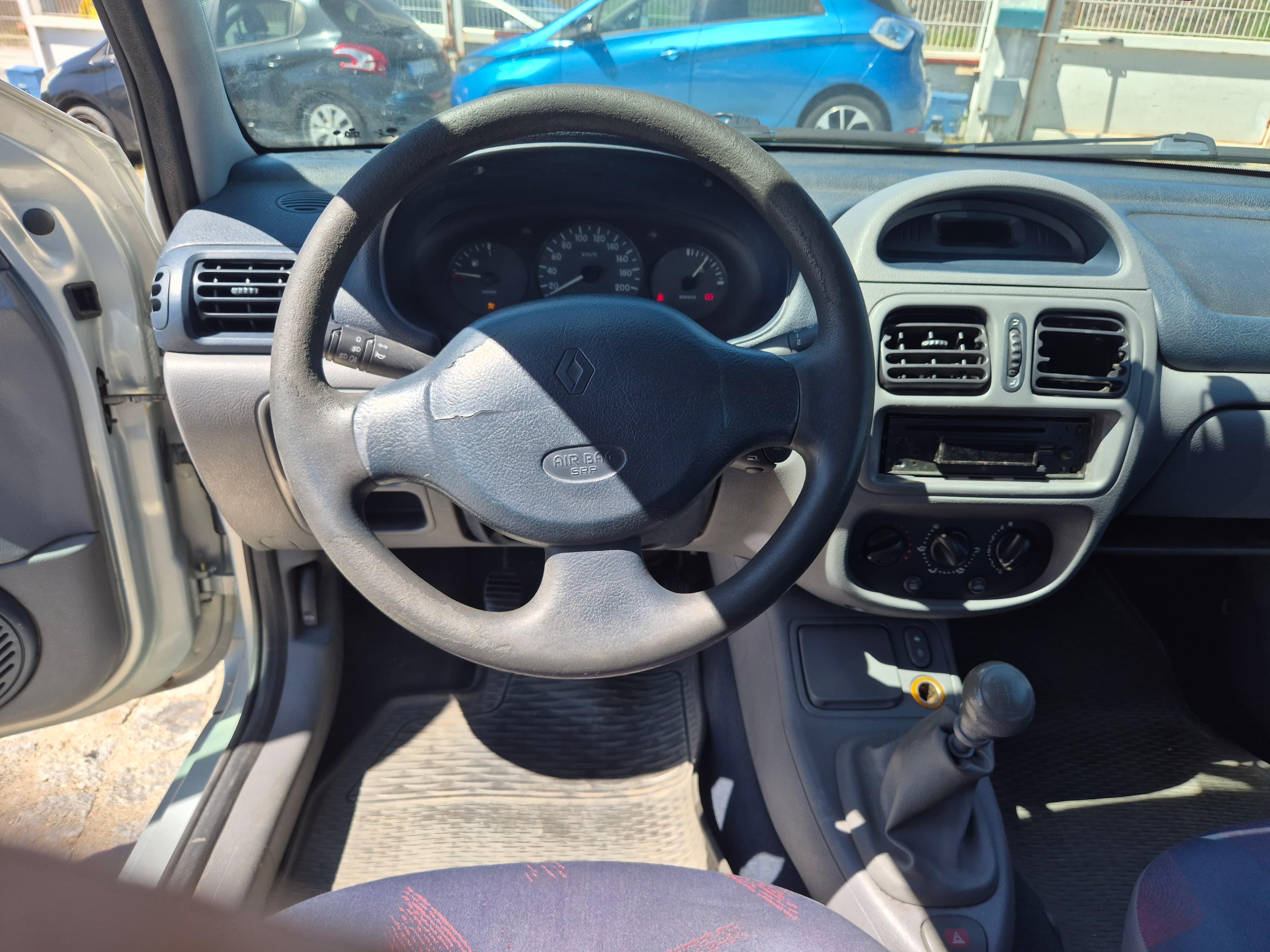 Renault Clio · Año 2001 — imagen 21