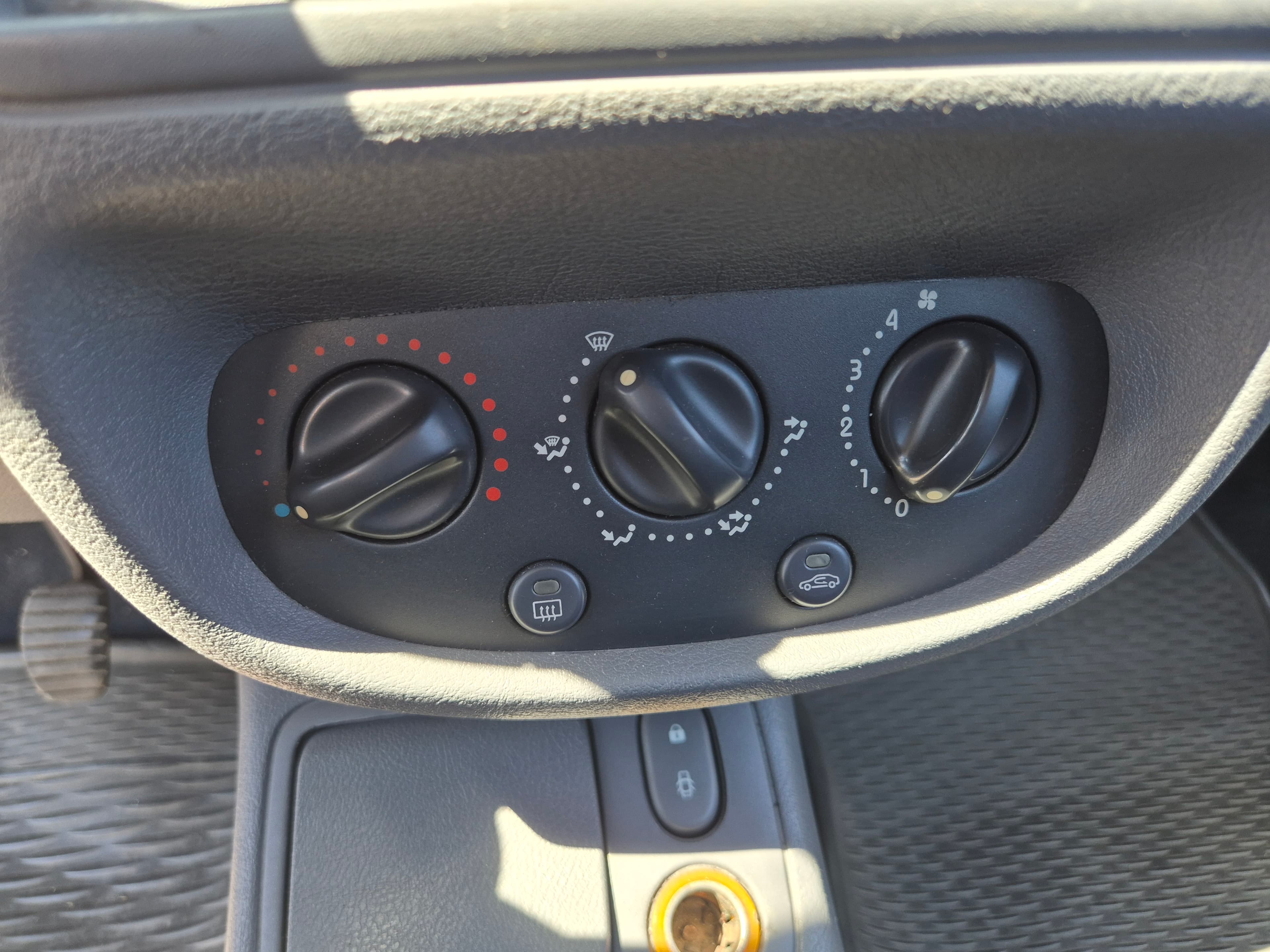 Renault Clio · Año 2001 — imagen 32