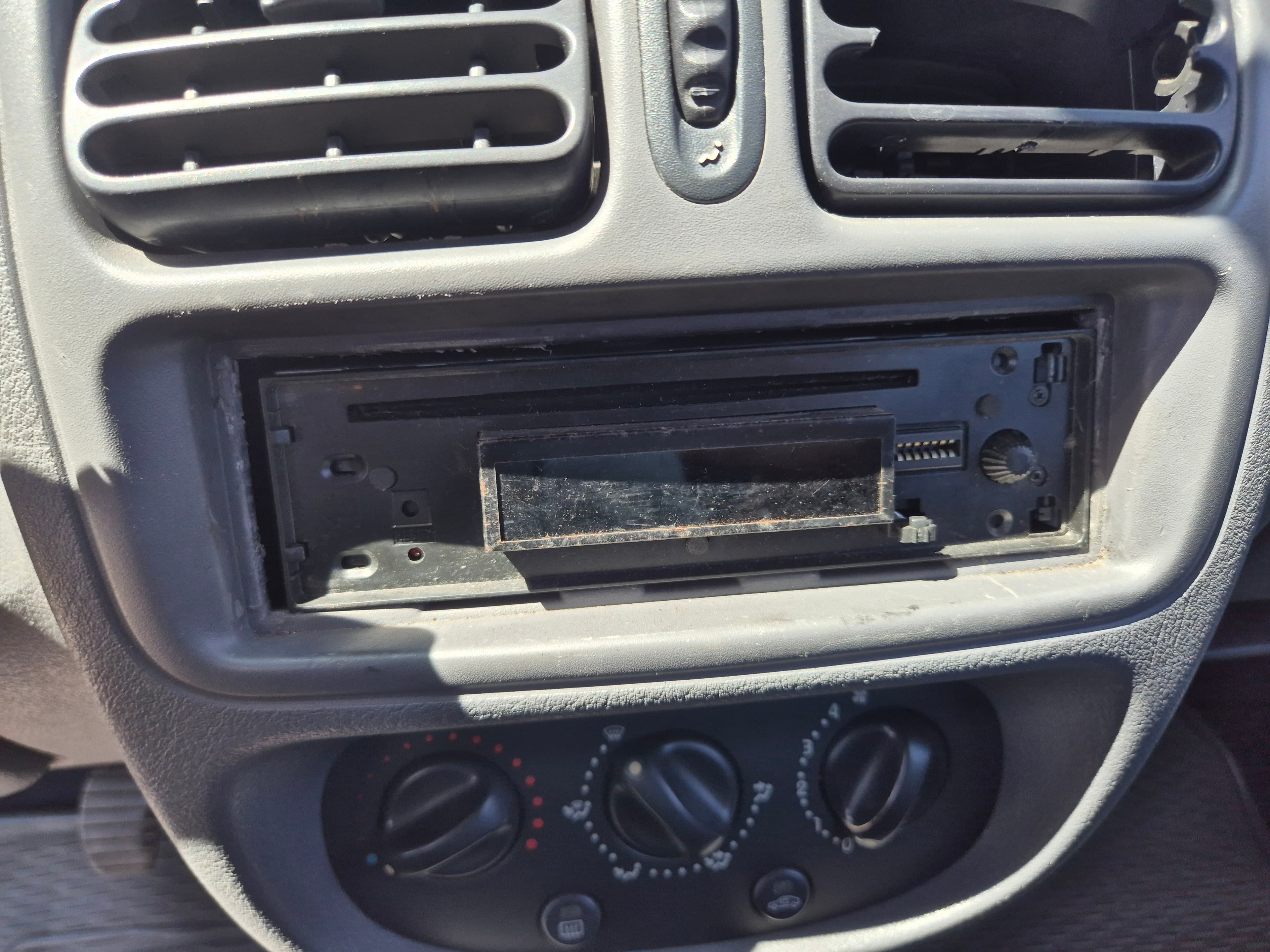 Renault Clio · Año 2001 — imagen 33