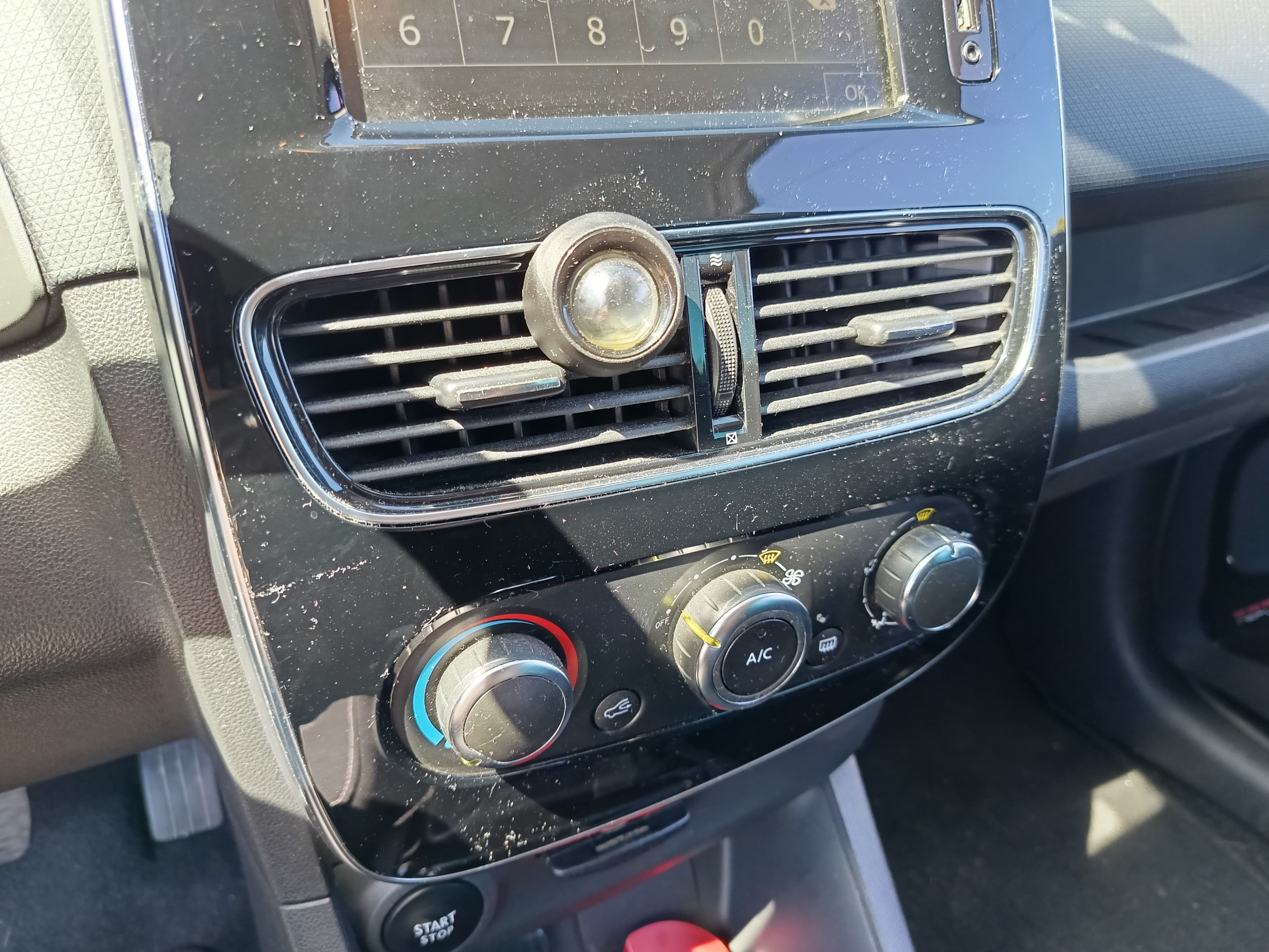 Renault Clio · Ano 2019 — image 37