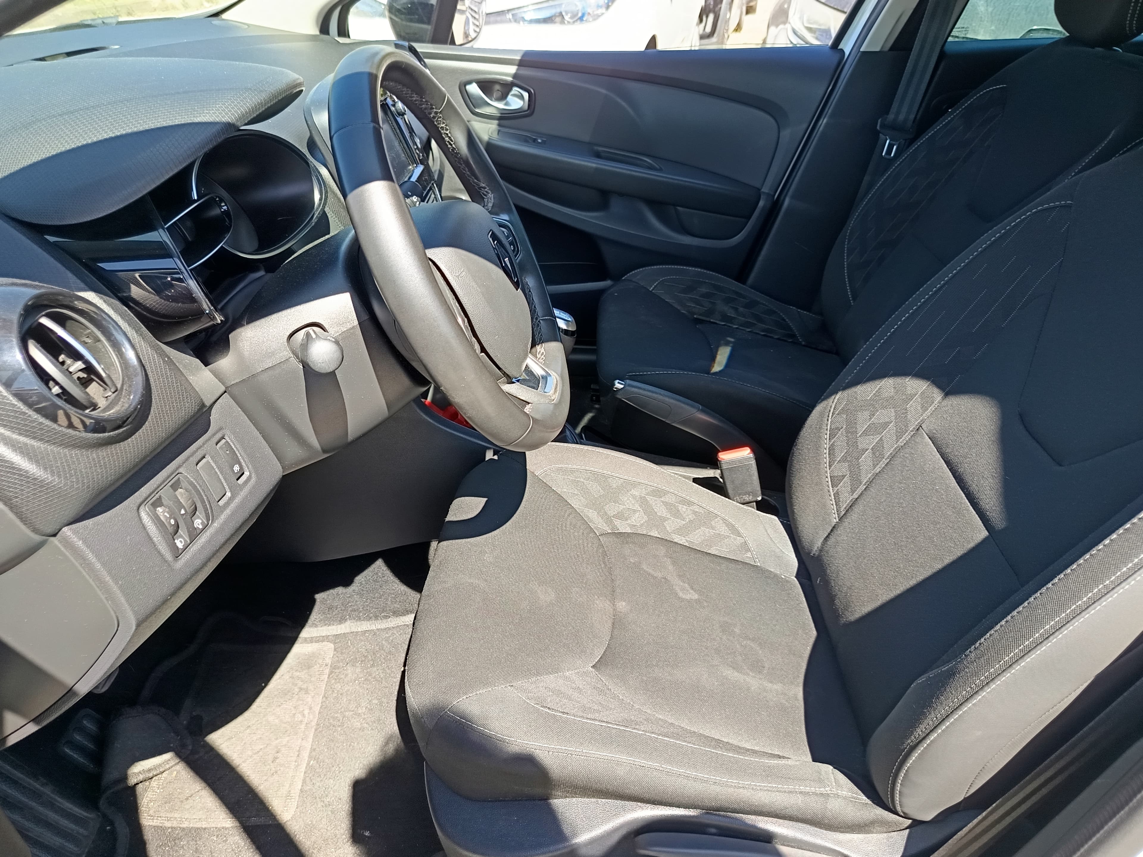 Renault Clio · Ano 2019 — image 33