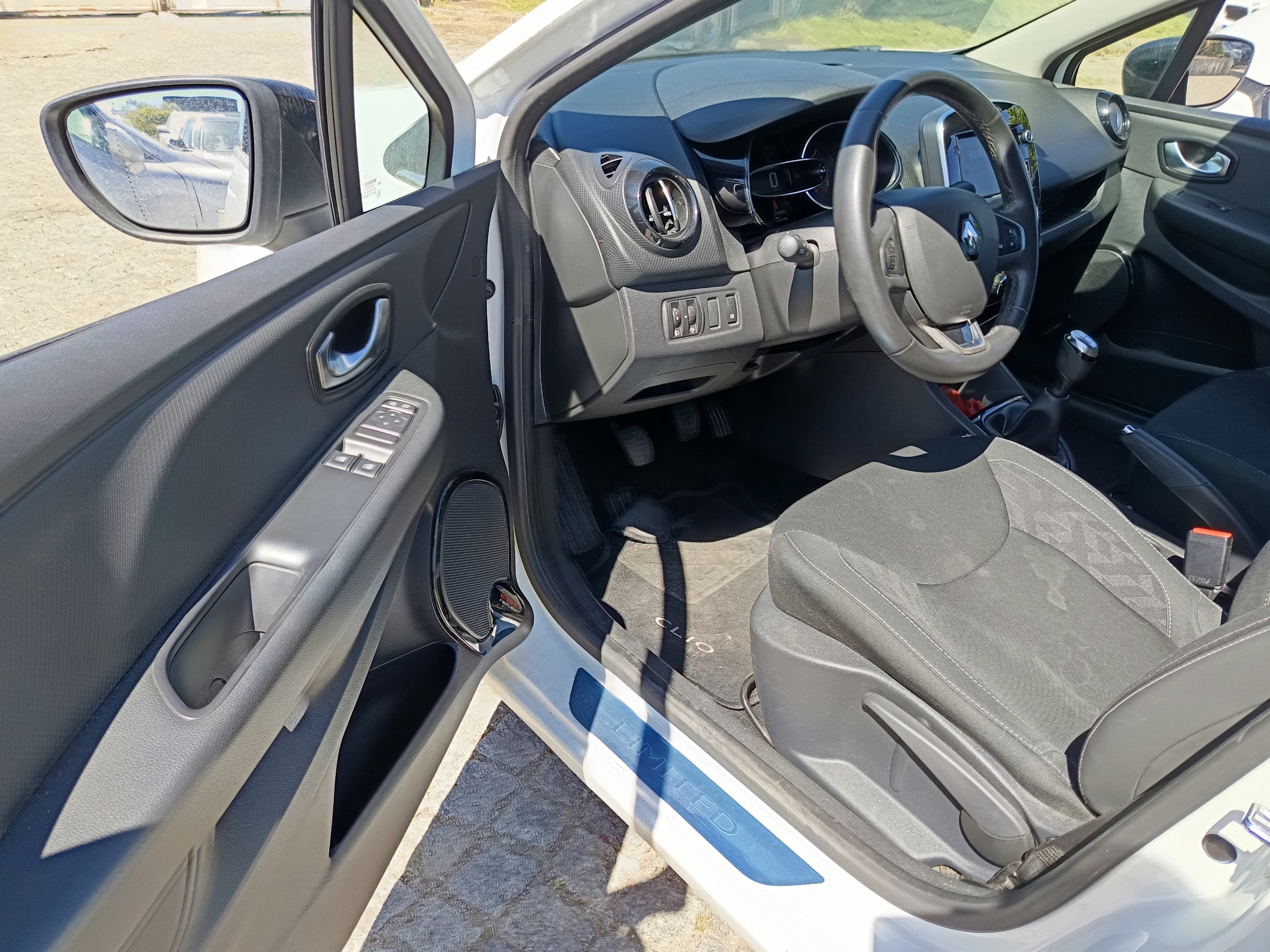 Renault Clio · Ano 2019 — image 31