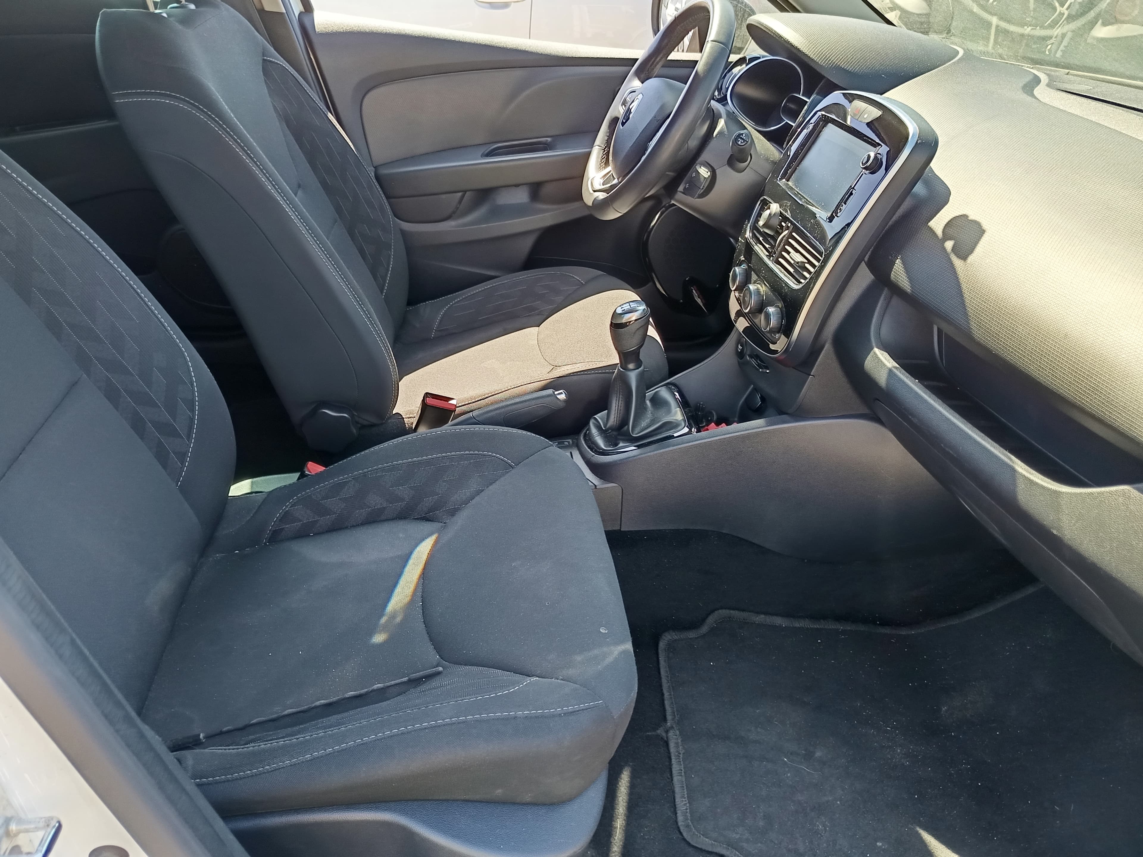 Renault Clio · Ano 2019 — image 27