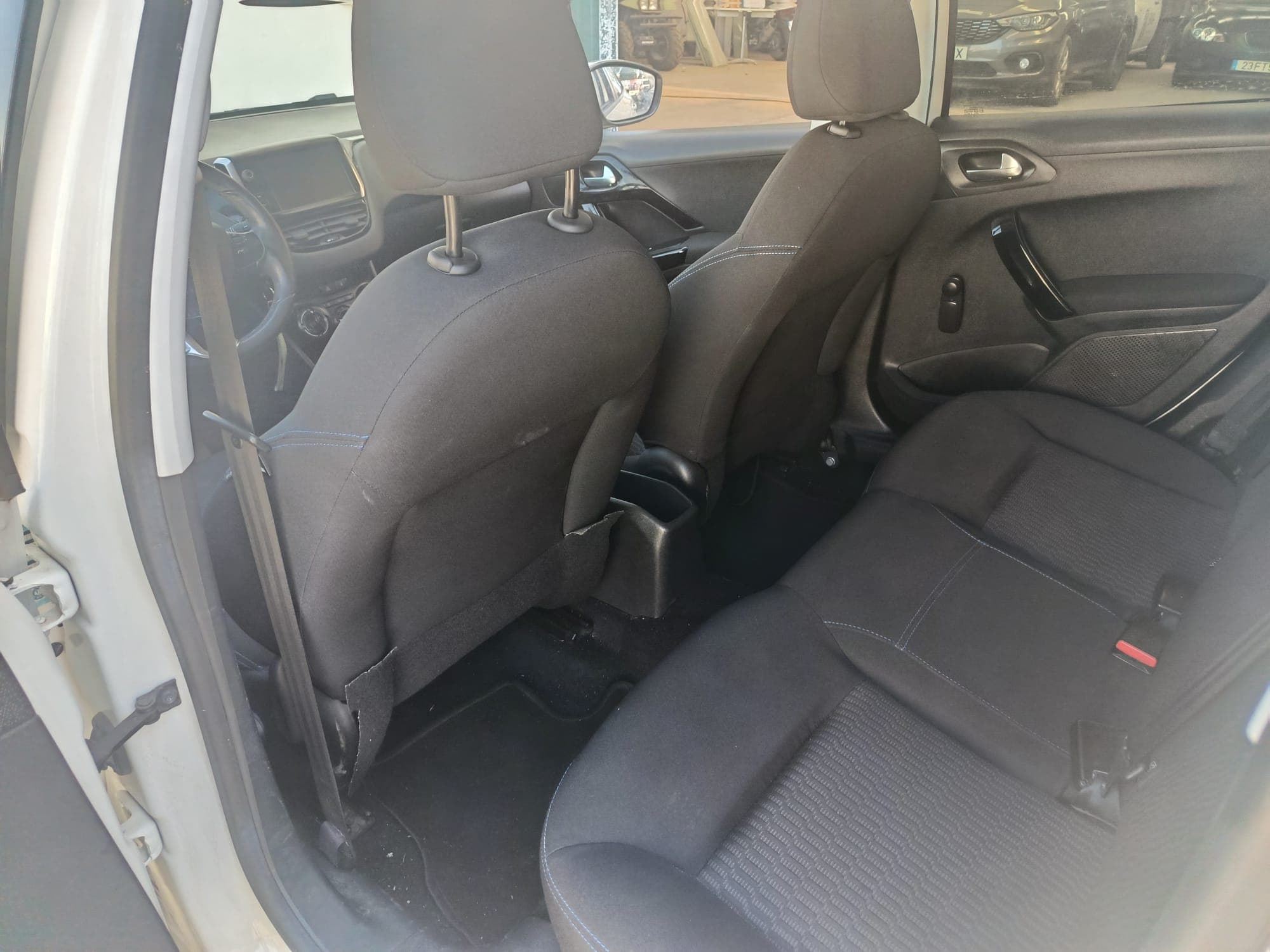 Peugeot 208 · Ano 2018 — image 23
