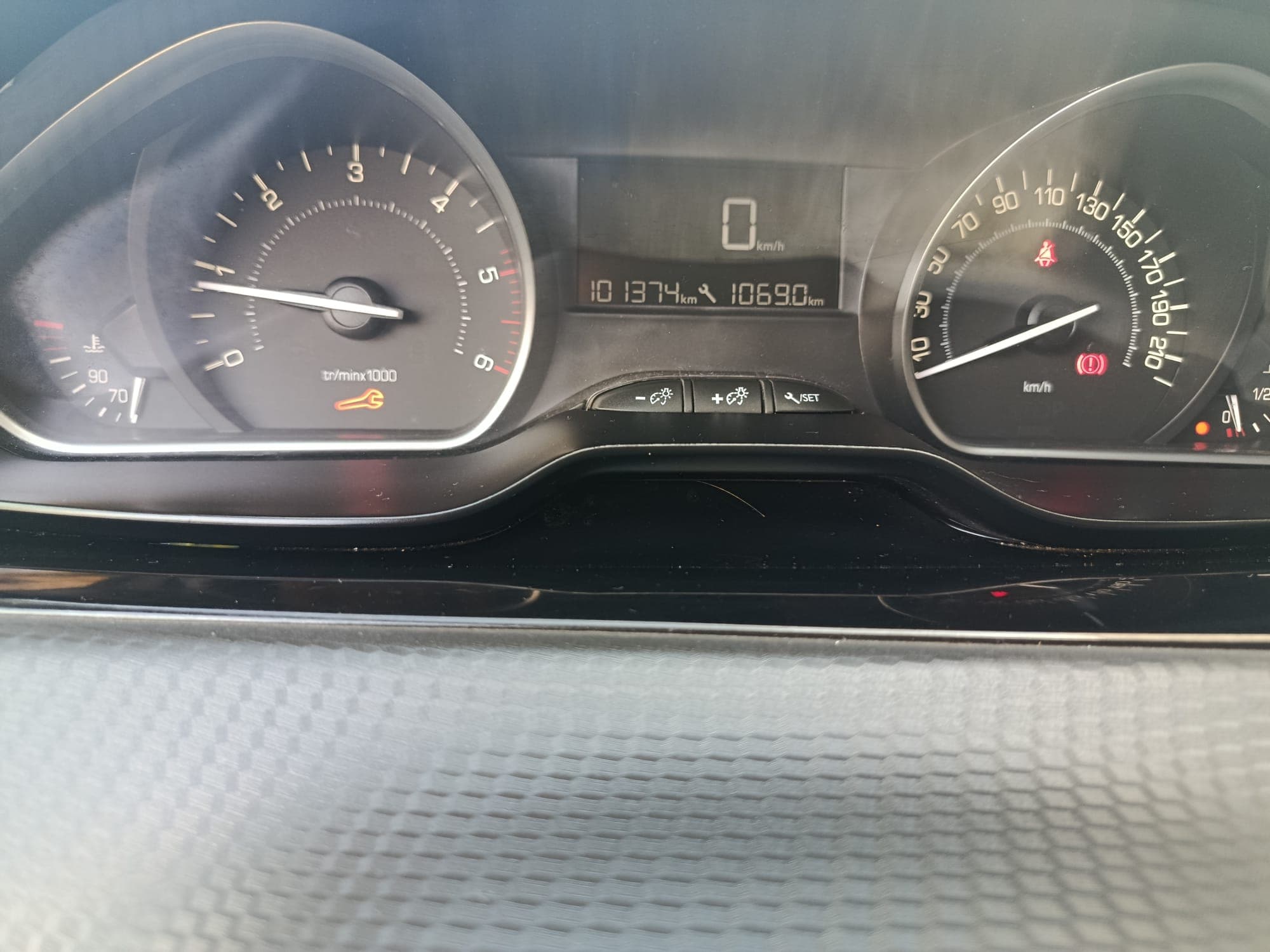 Peugeot 208 · Ano 2018 — image 24