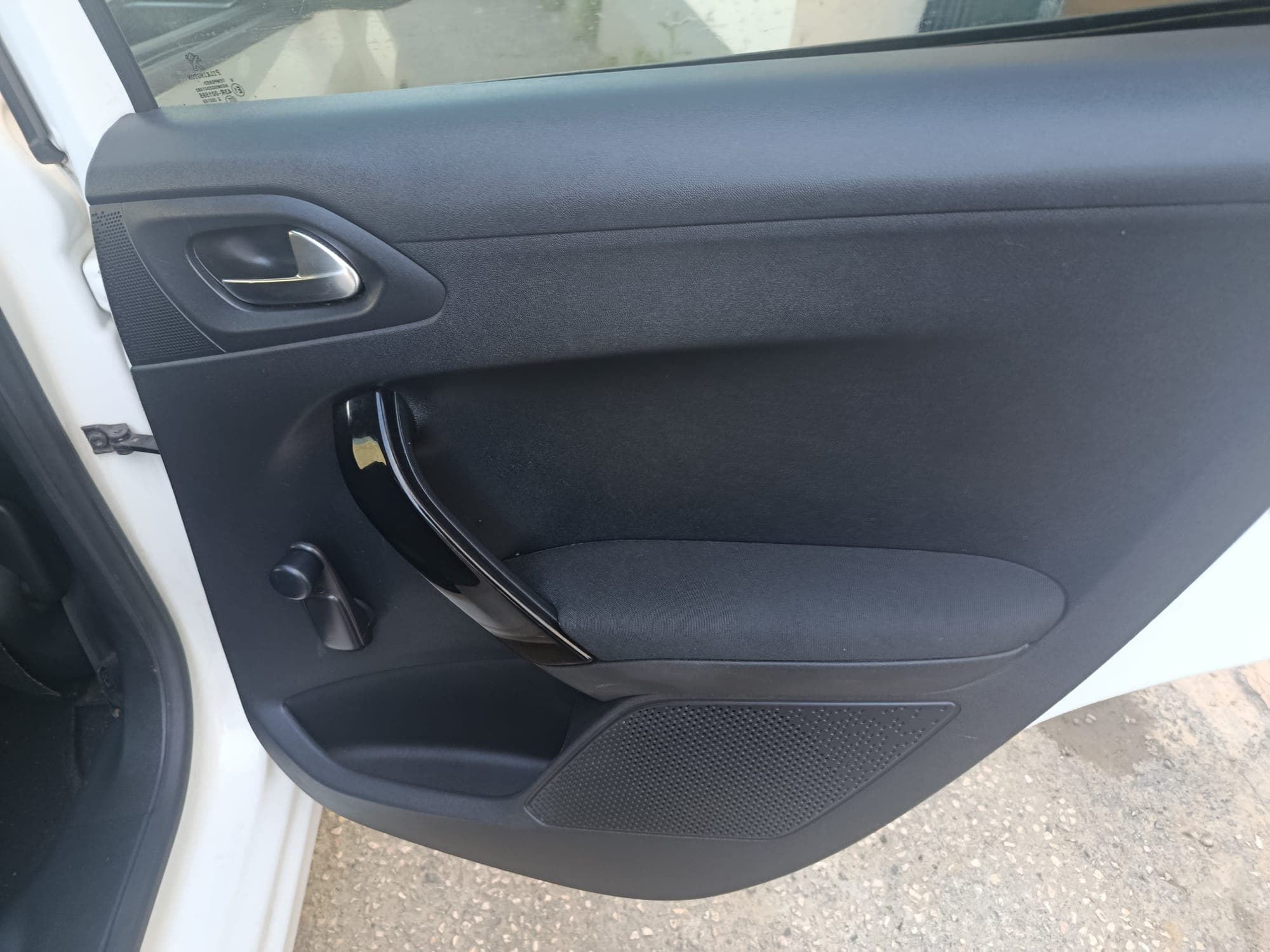 Peugeot 208 · Ano 2018 — image 22