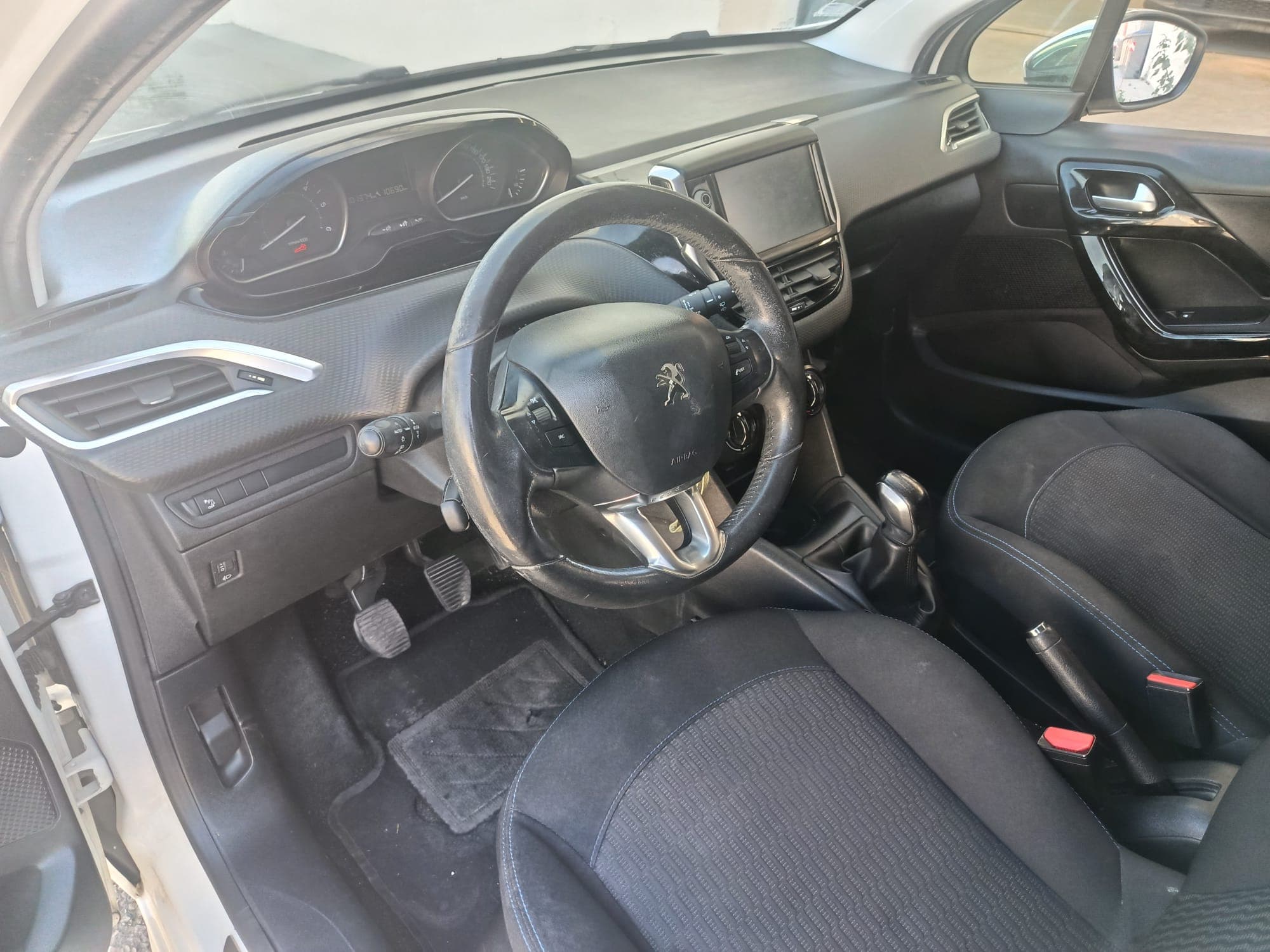 Peugeot 208 · Ano 2018 — image 13