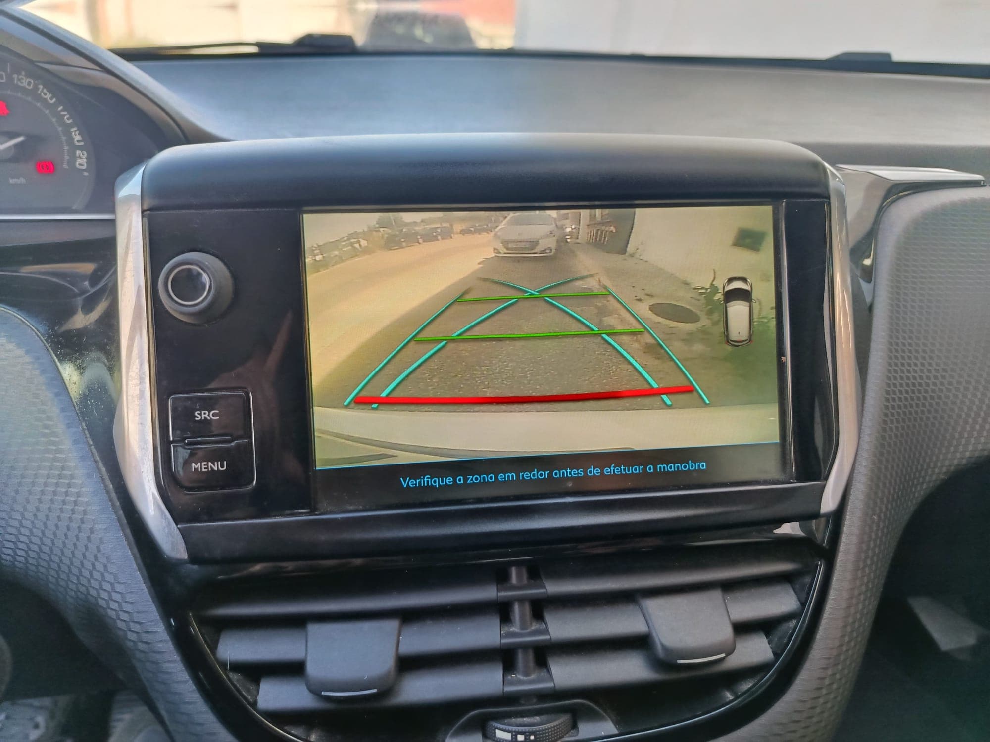 Peugeot 208 · Ano 2018 — image 25