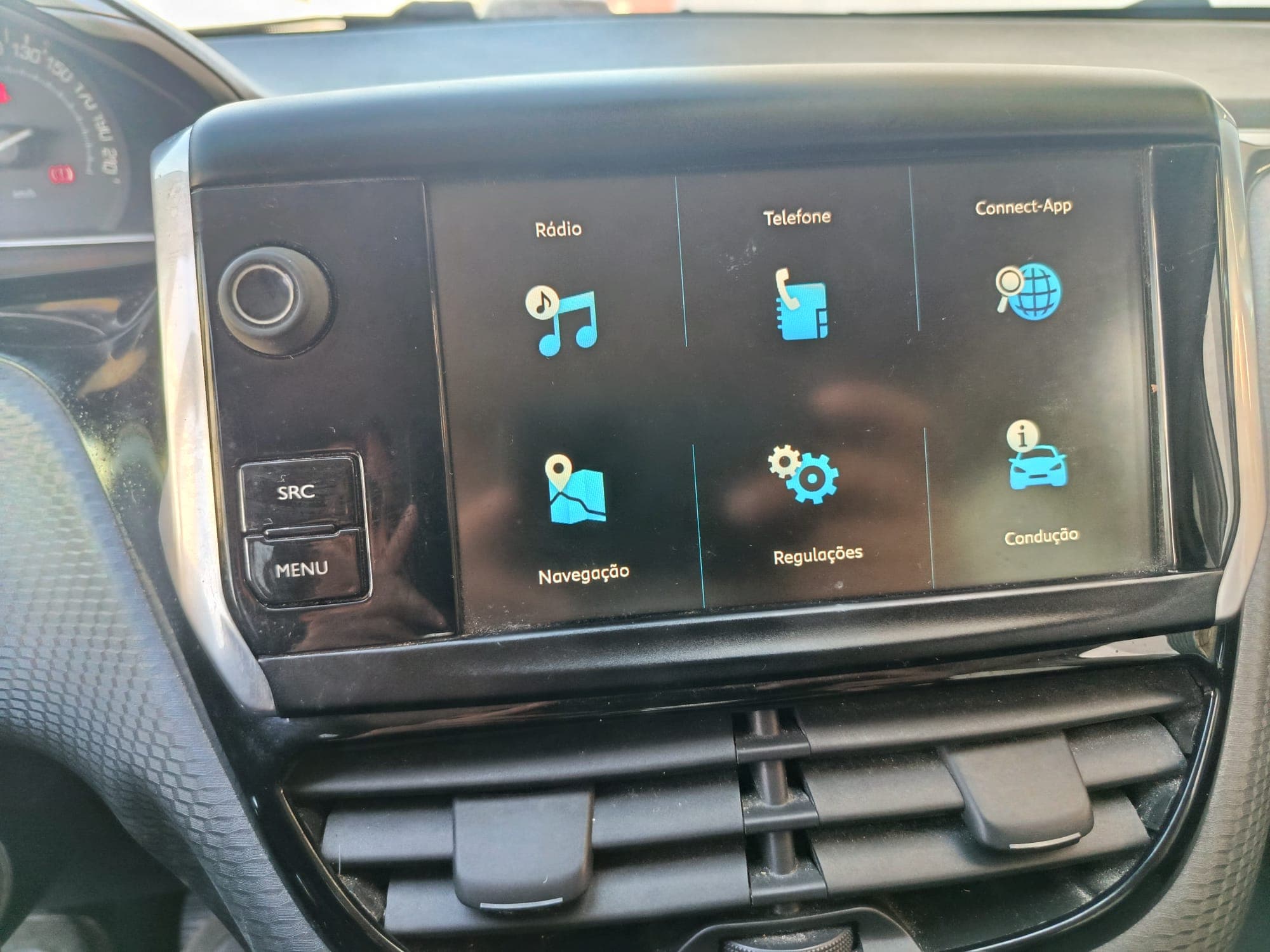 Peugeot 208 · Ano 2018 — image 26