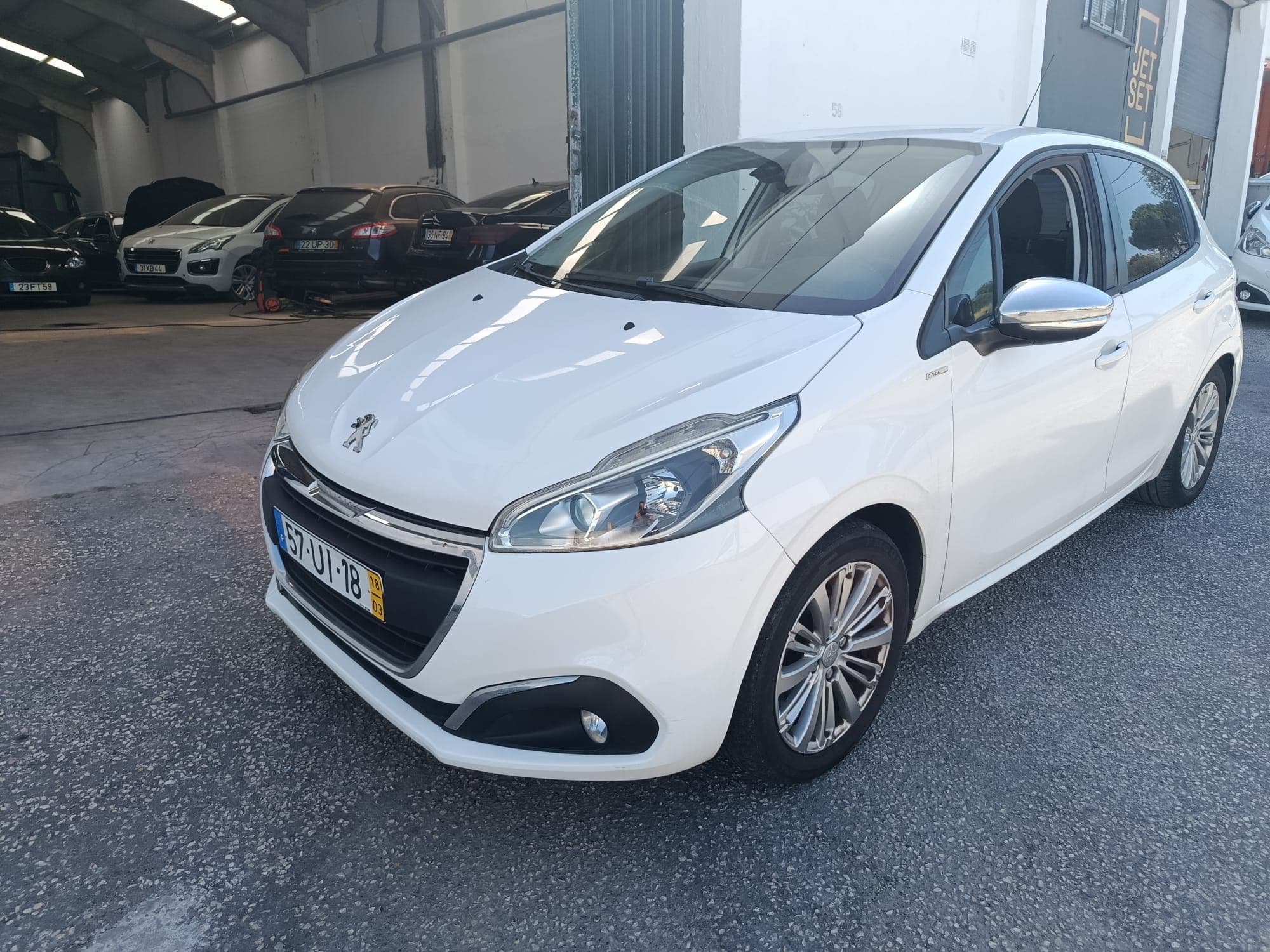 Peugeot 208 · Ano 2018 — image 3