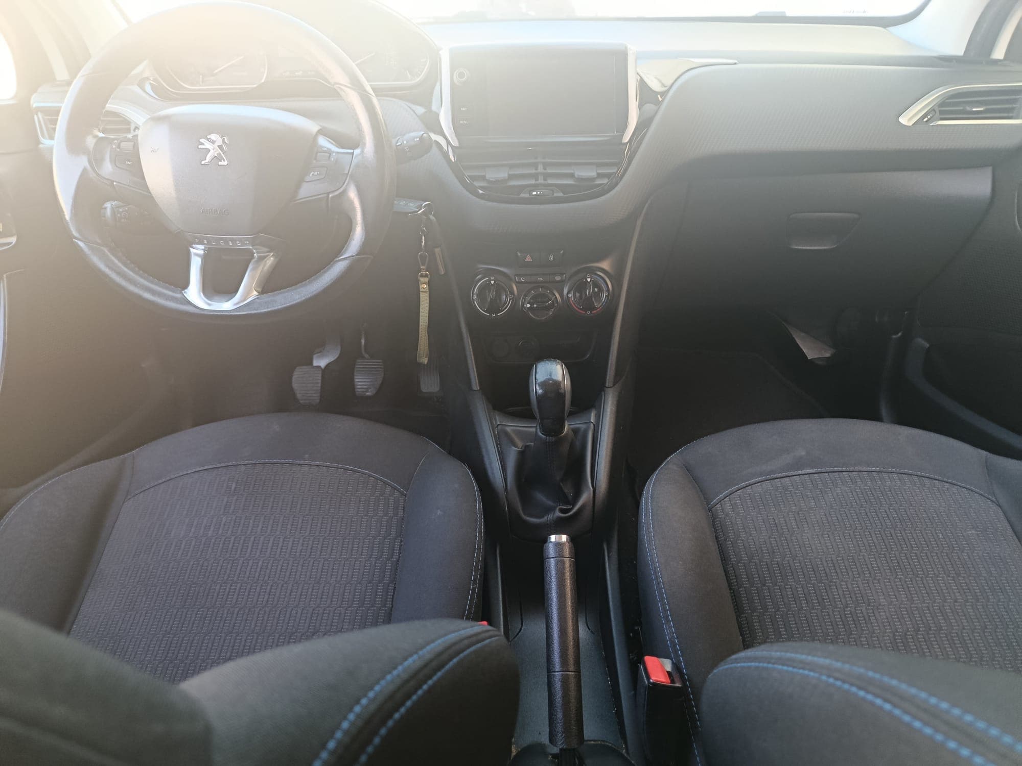 Peugeot 208 · Ano 2018 — image 20
