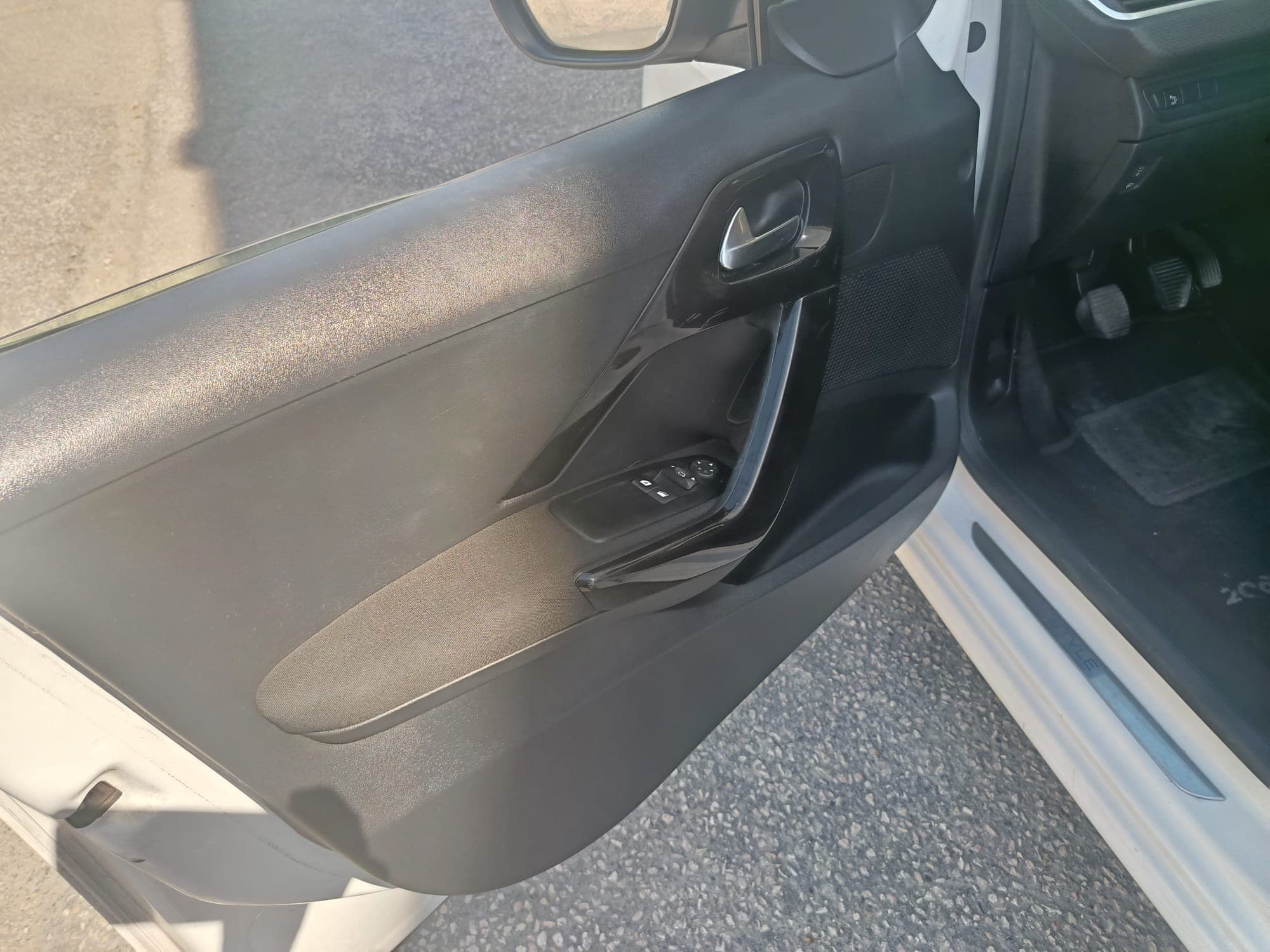 Peugeot 208 · Ano 2018 — image 14