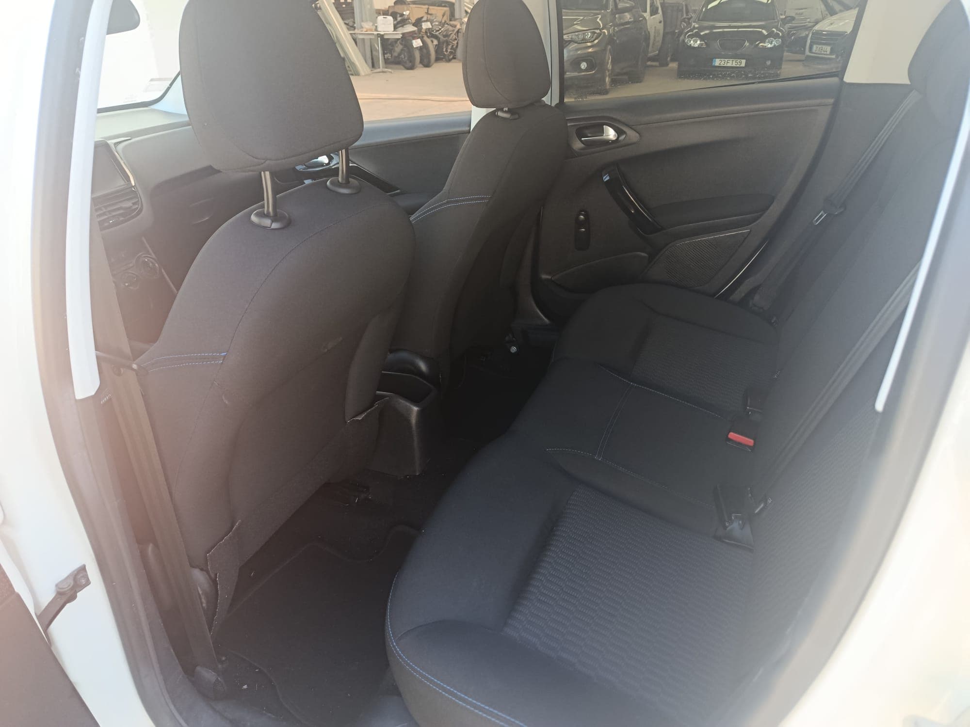 Peugeot 208 · Ano 2018 — image 21
