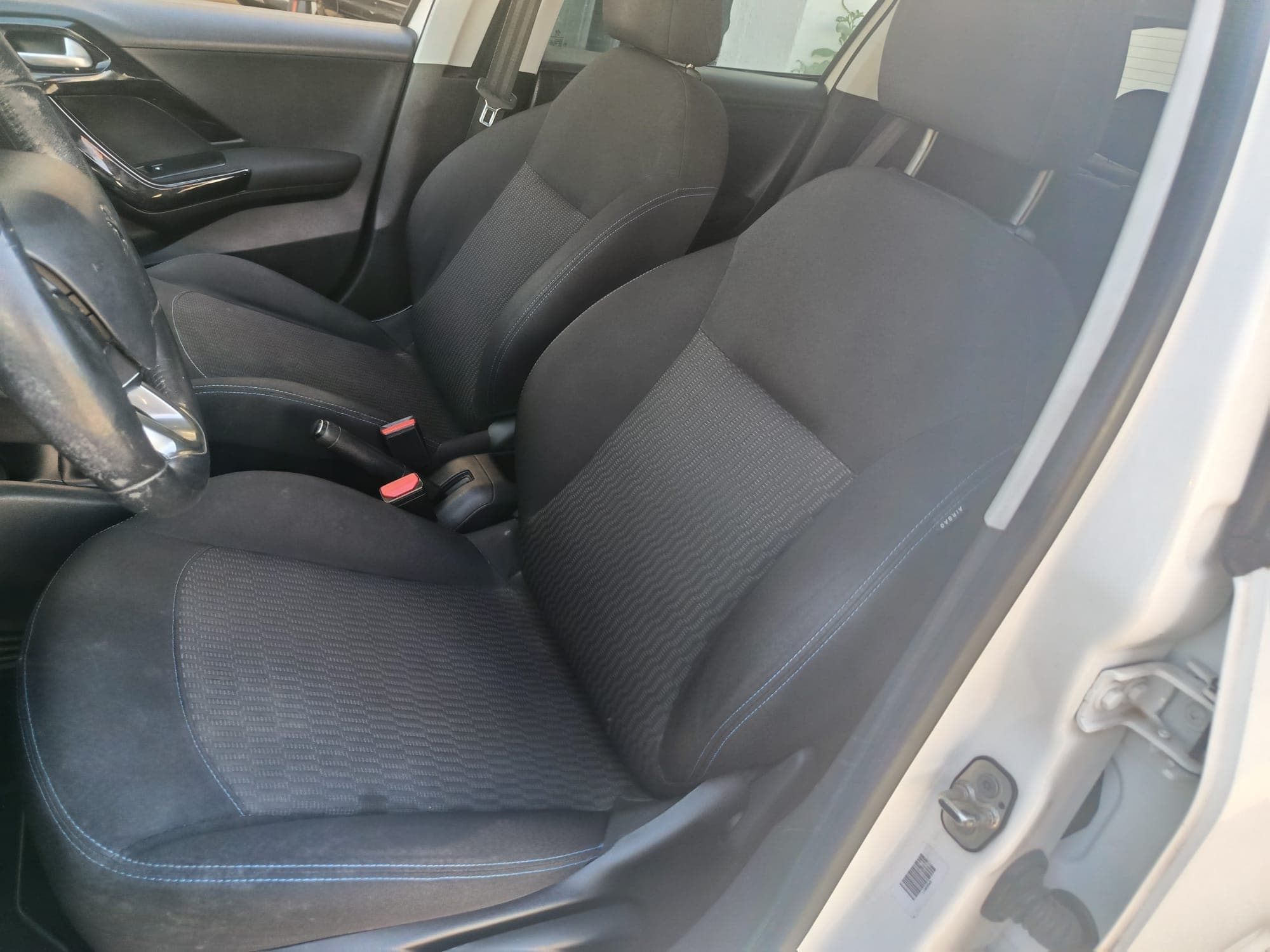 Peugeot 208 · Ano 2018 — image 15