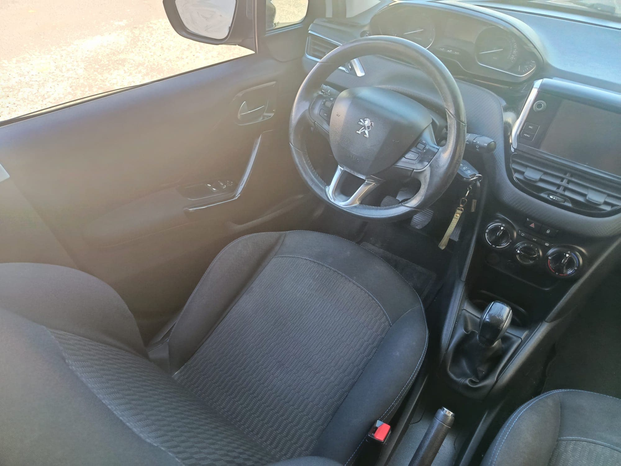 Peugeot 208 · Ano 2018 — image 18