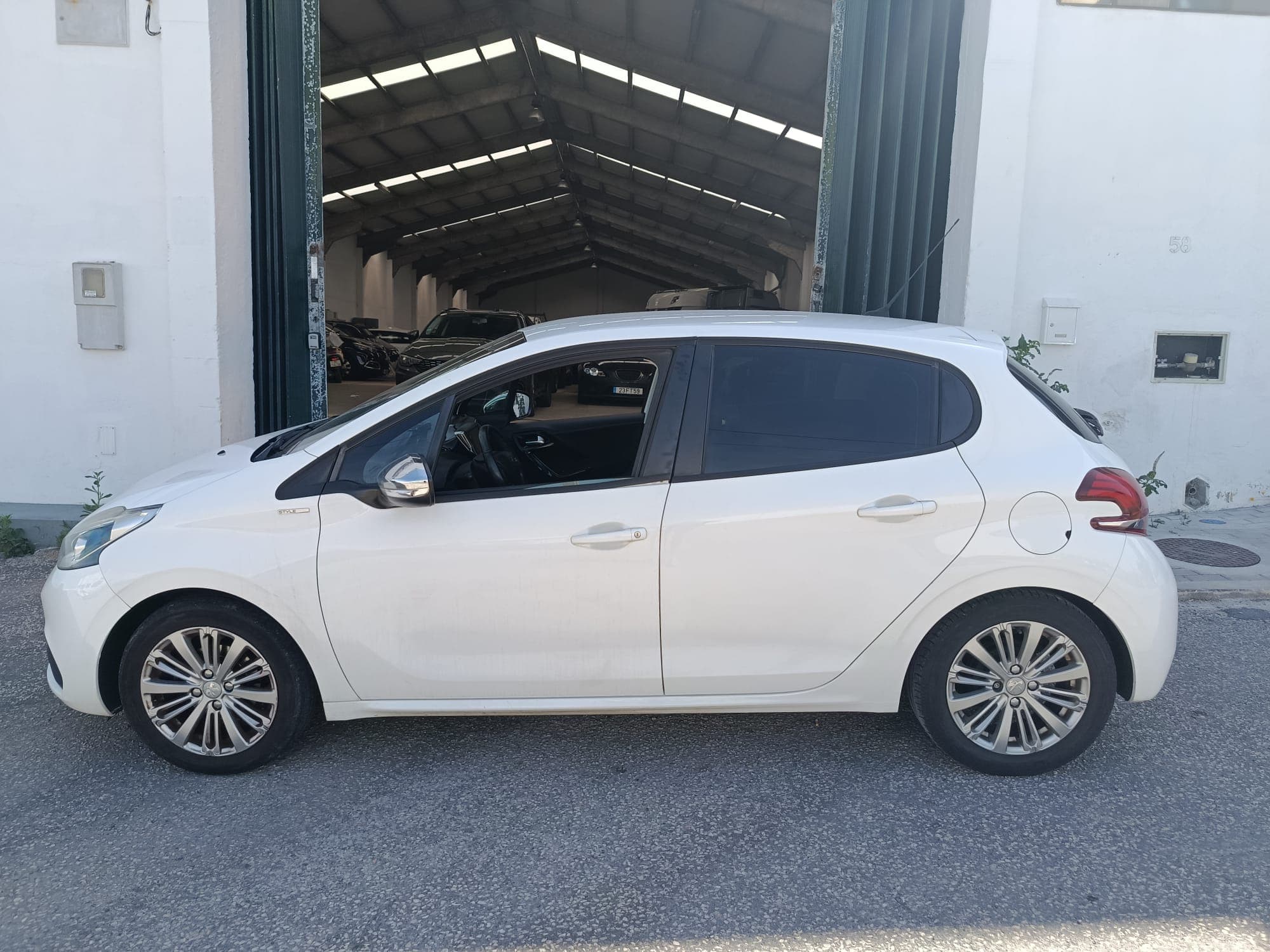 Peugeot 208 · Ano 2018 — image 8