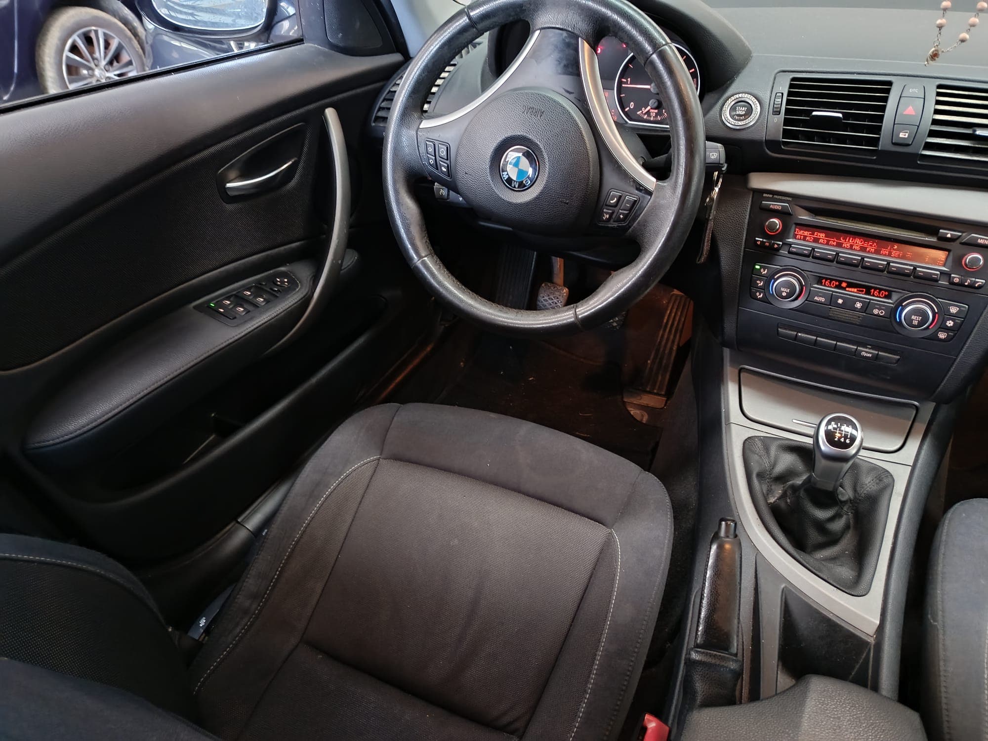 BMW 116D · Ano 2009 — imagen 26