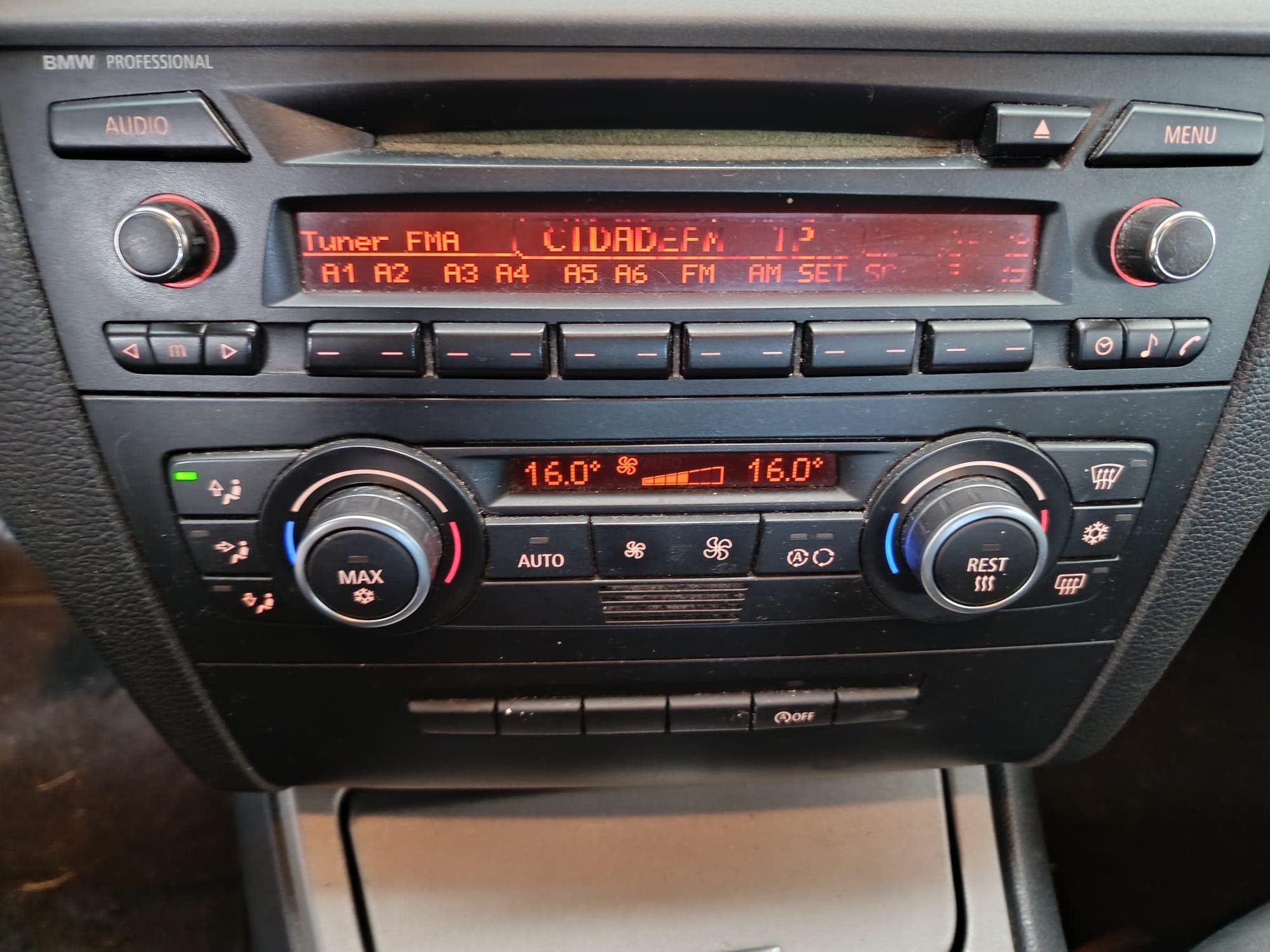 BMW 116D · Ano 2009 — imagen 19