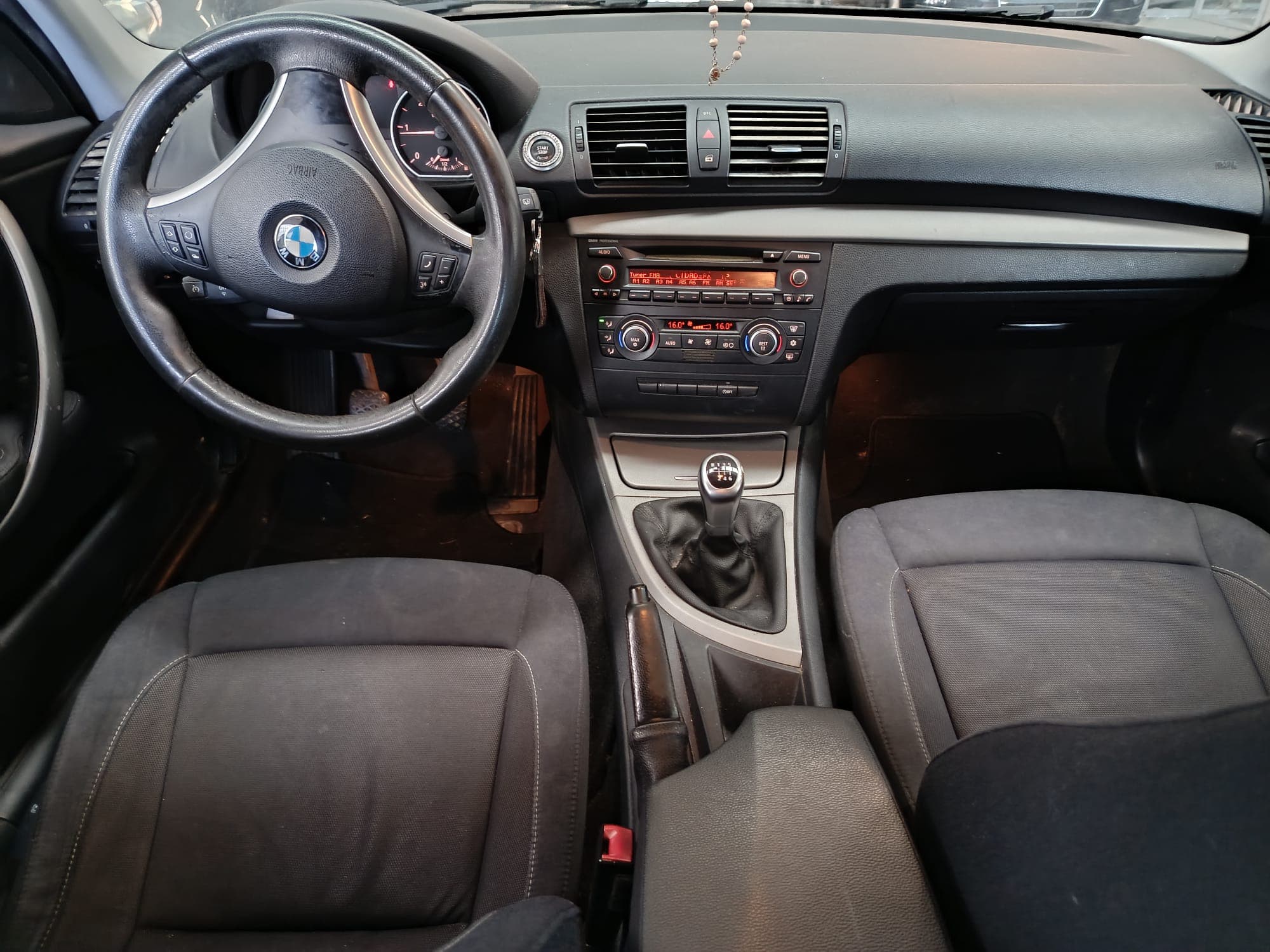 BMW 116D · Ano 2009 — imagen 18