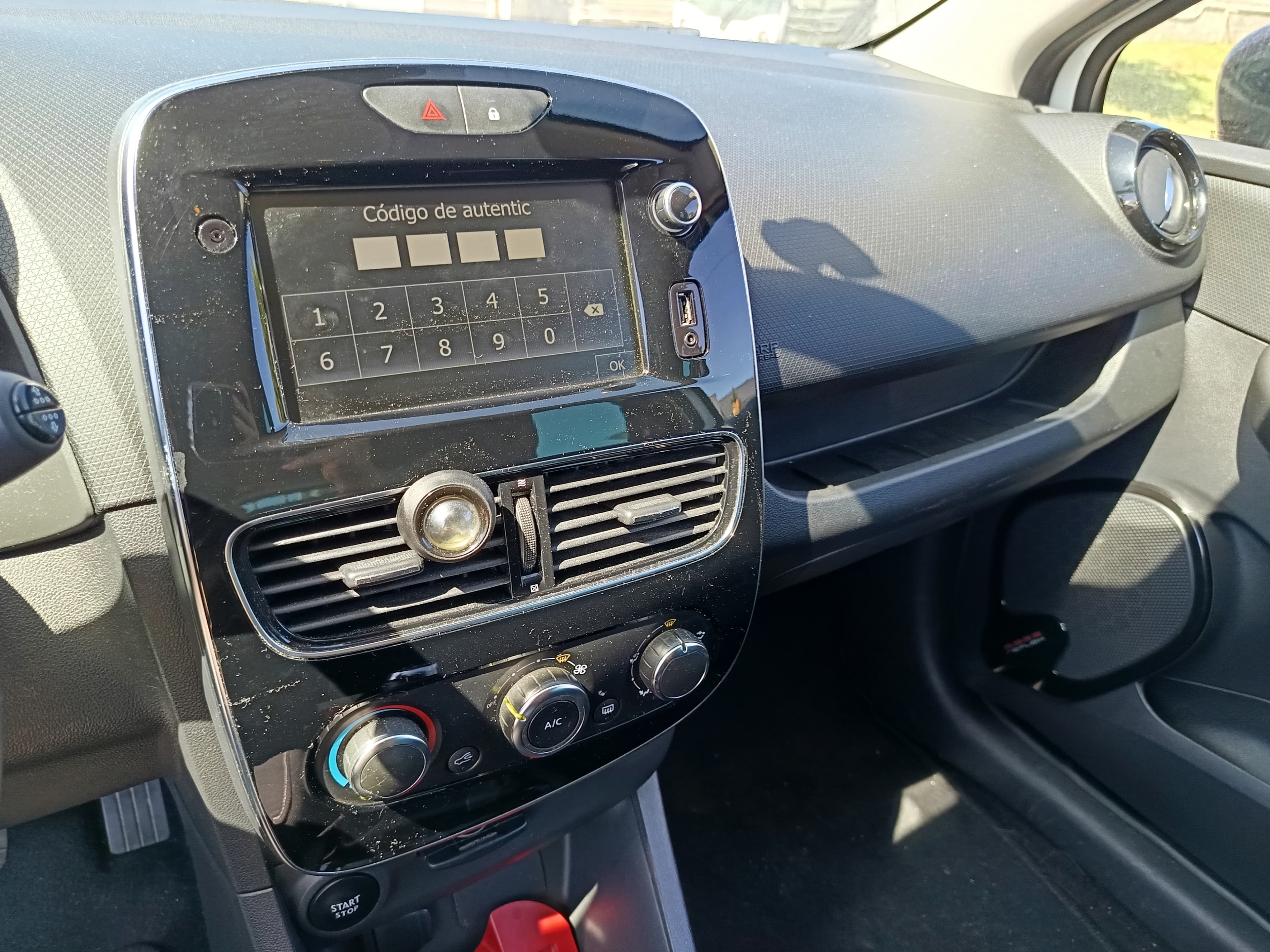 Renault Clio · Ano 2019 — image 36