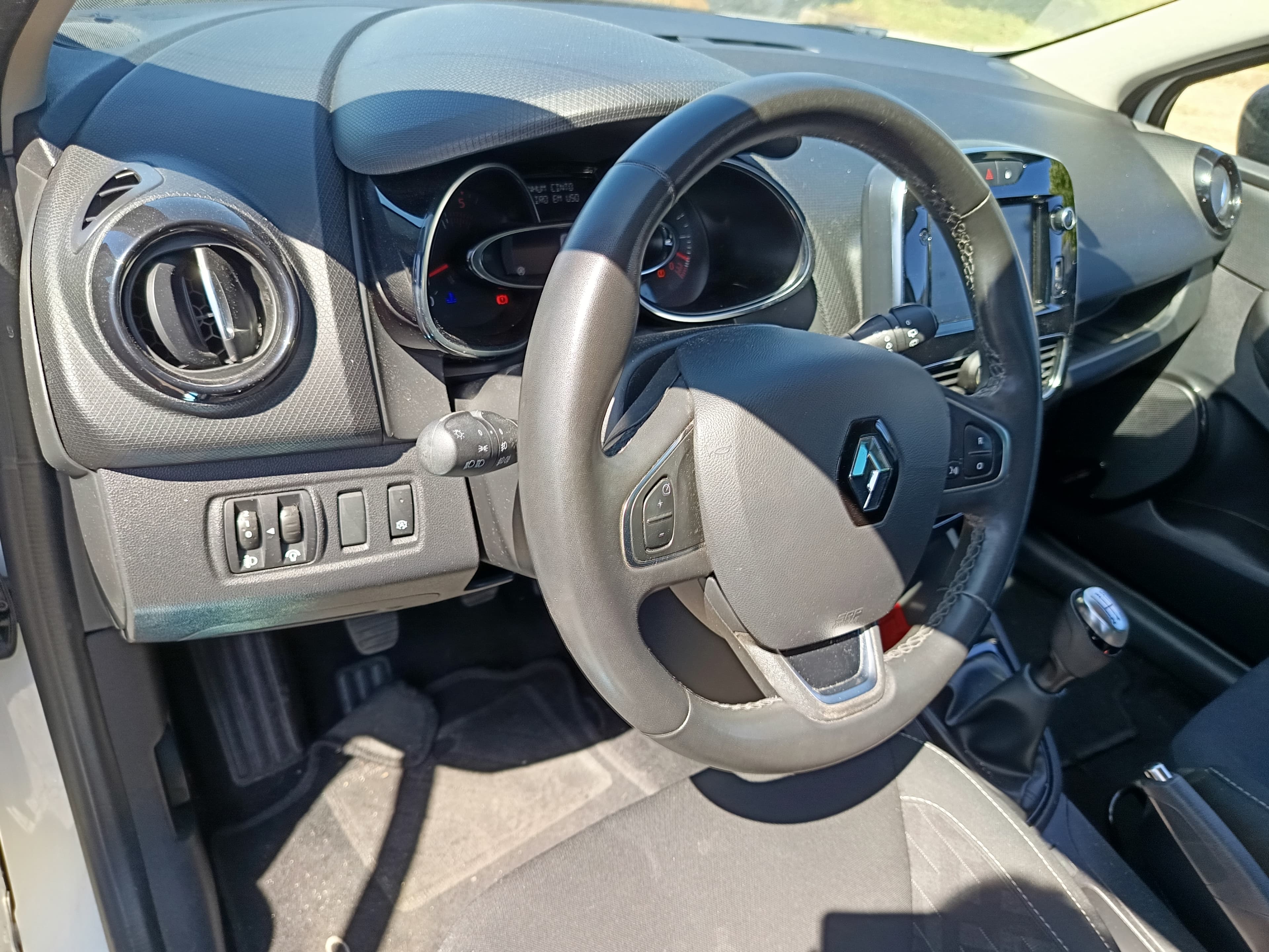 Renault Clio · Ano 2019 — image 35
