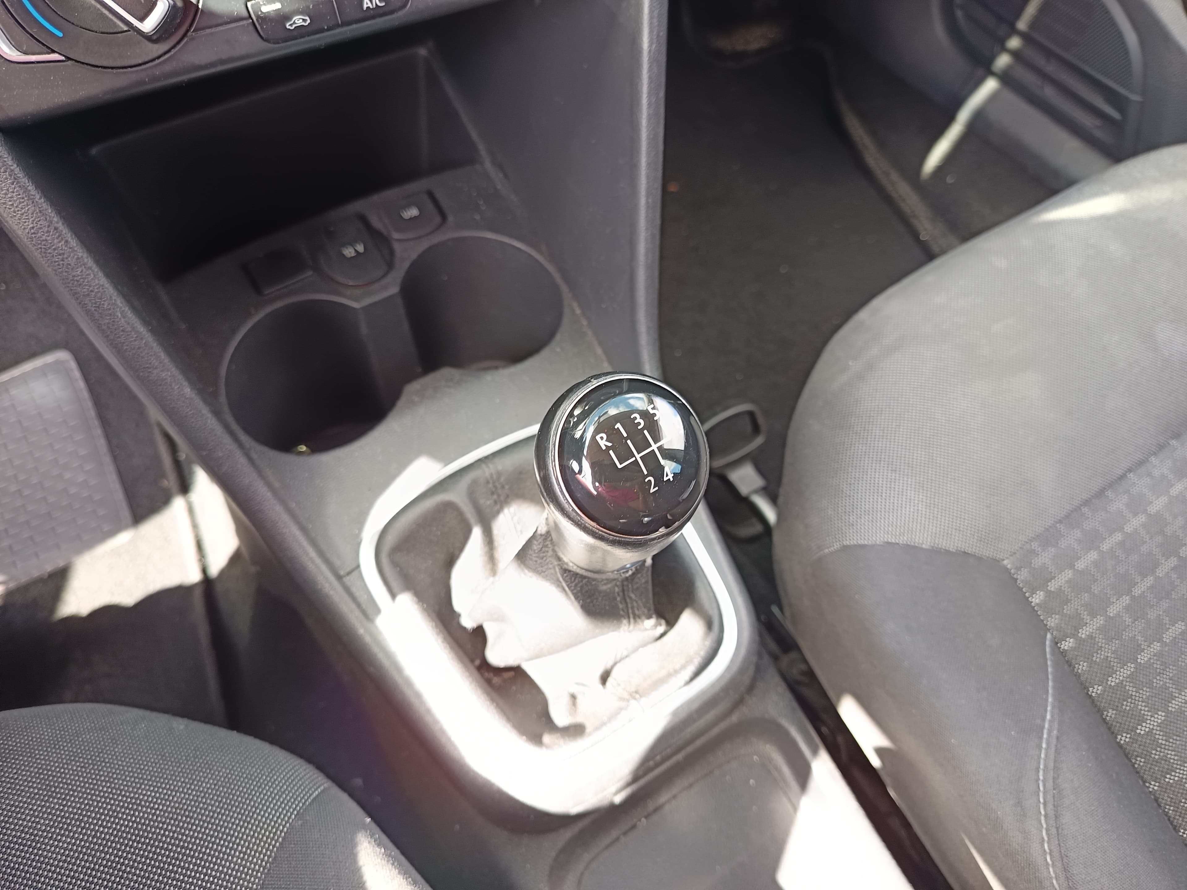 Volkswagen Polo · Ano 2014 — image 38