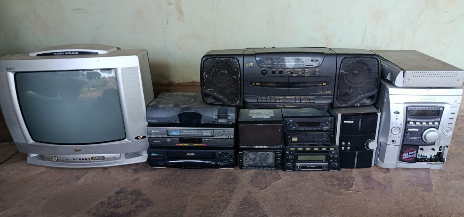 Equipamentos de áudio, vídeo, informática e iluminação — imagen 2