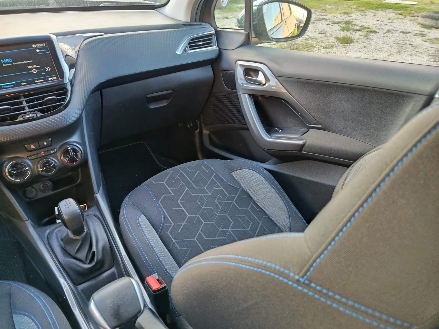 Peugeot 2008 · Ano 2018 — imagen 9