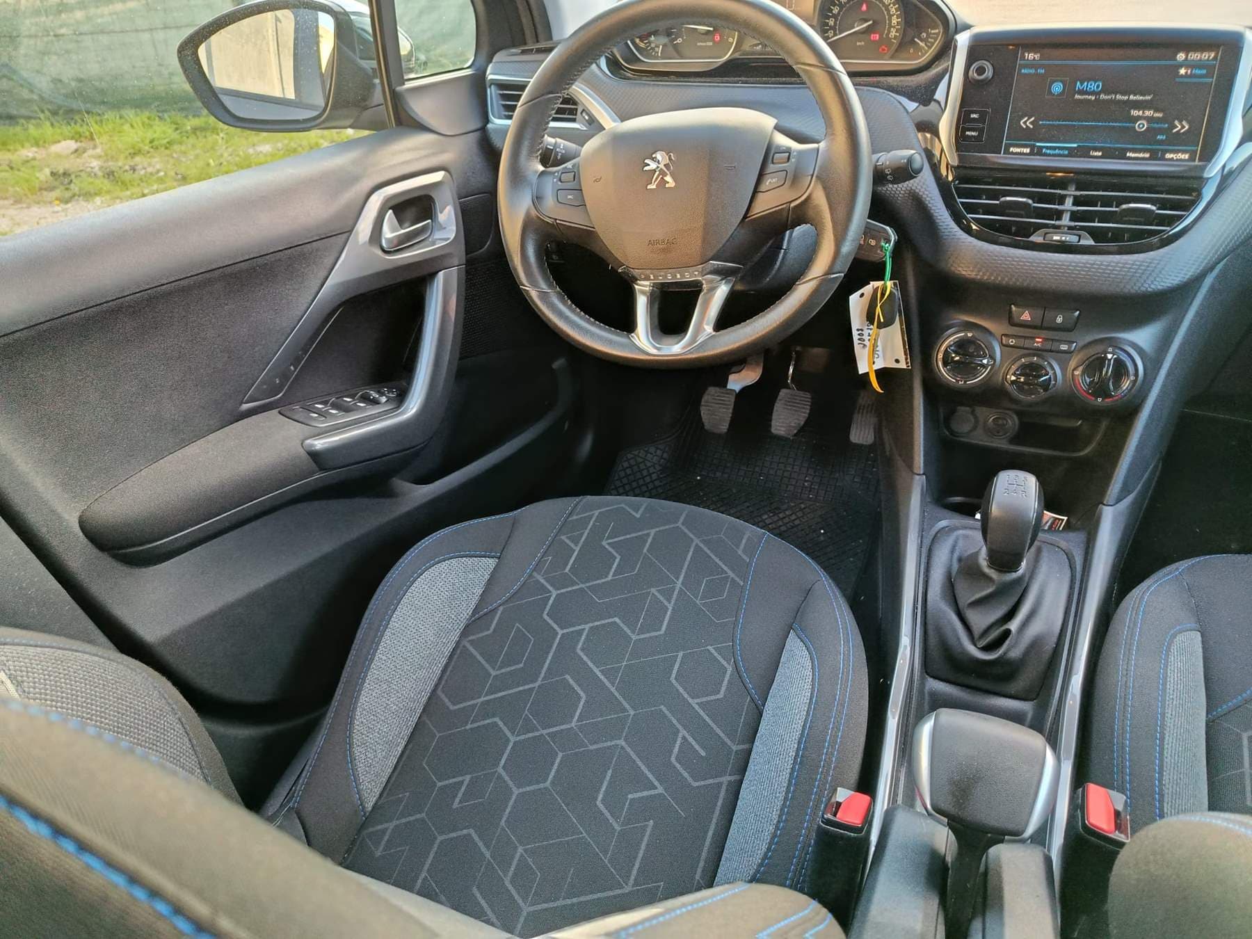 Peugeot 2008 · Ano 2018 — imagen 8