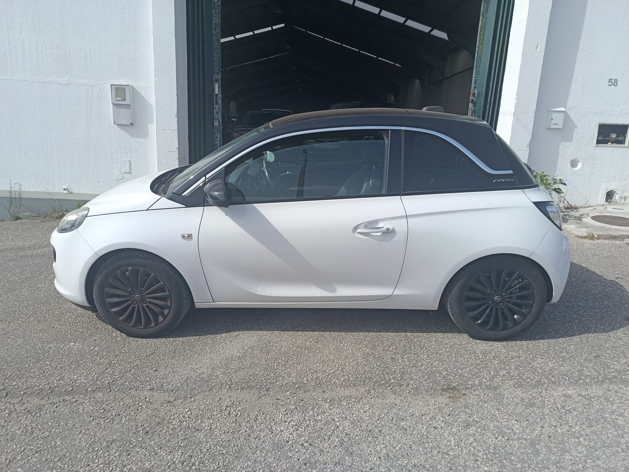 Opel Adam · Ano 2016 — image 3