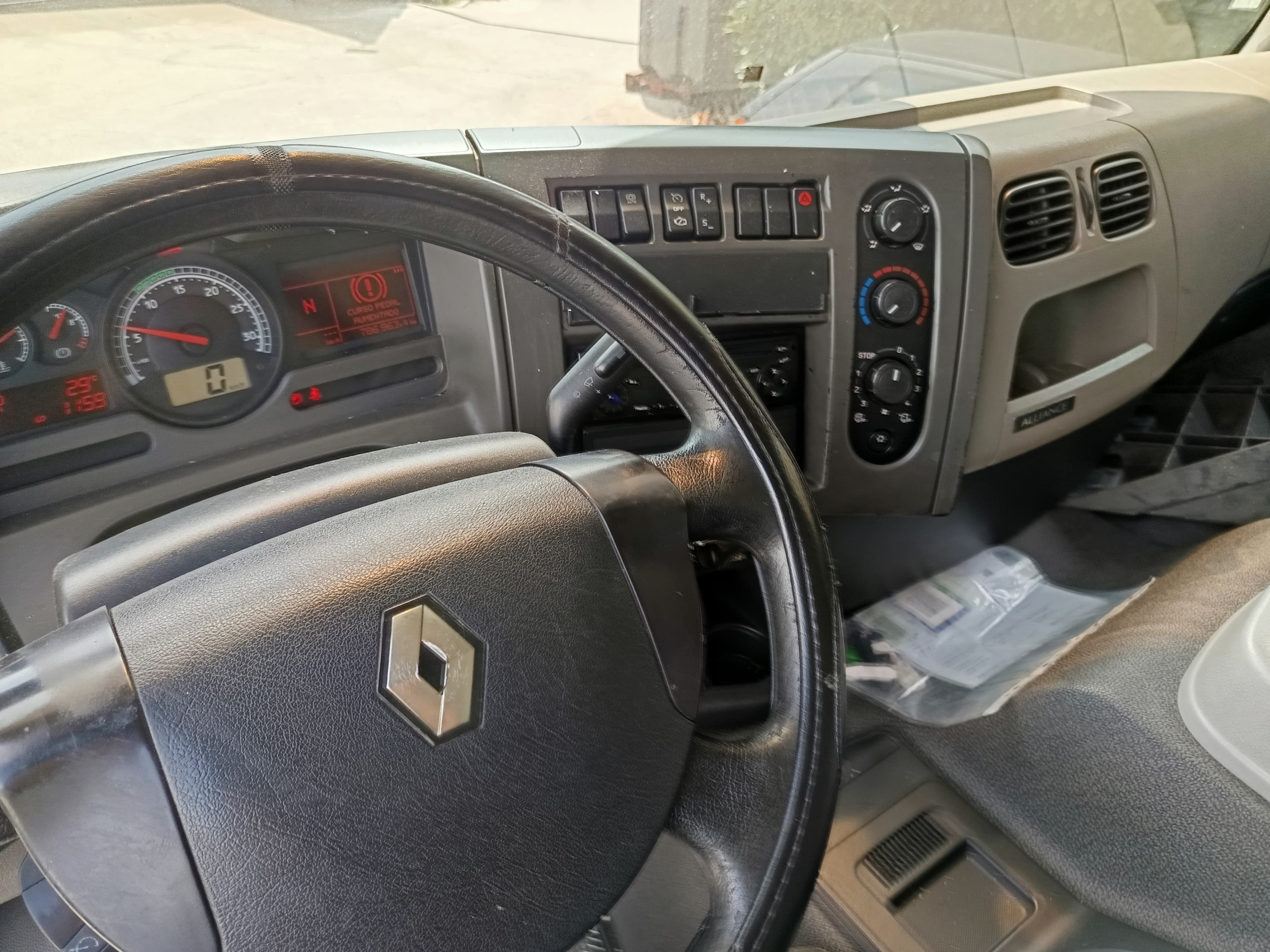 Renault Premium HD370 19Ton · Ano 2008 — image 22